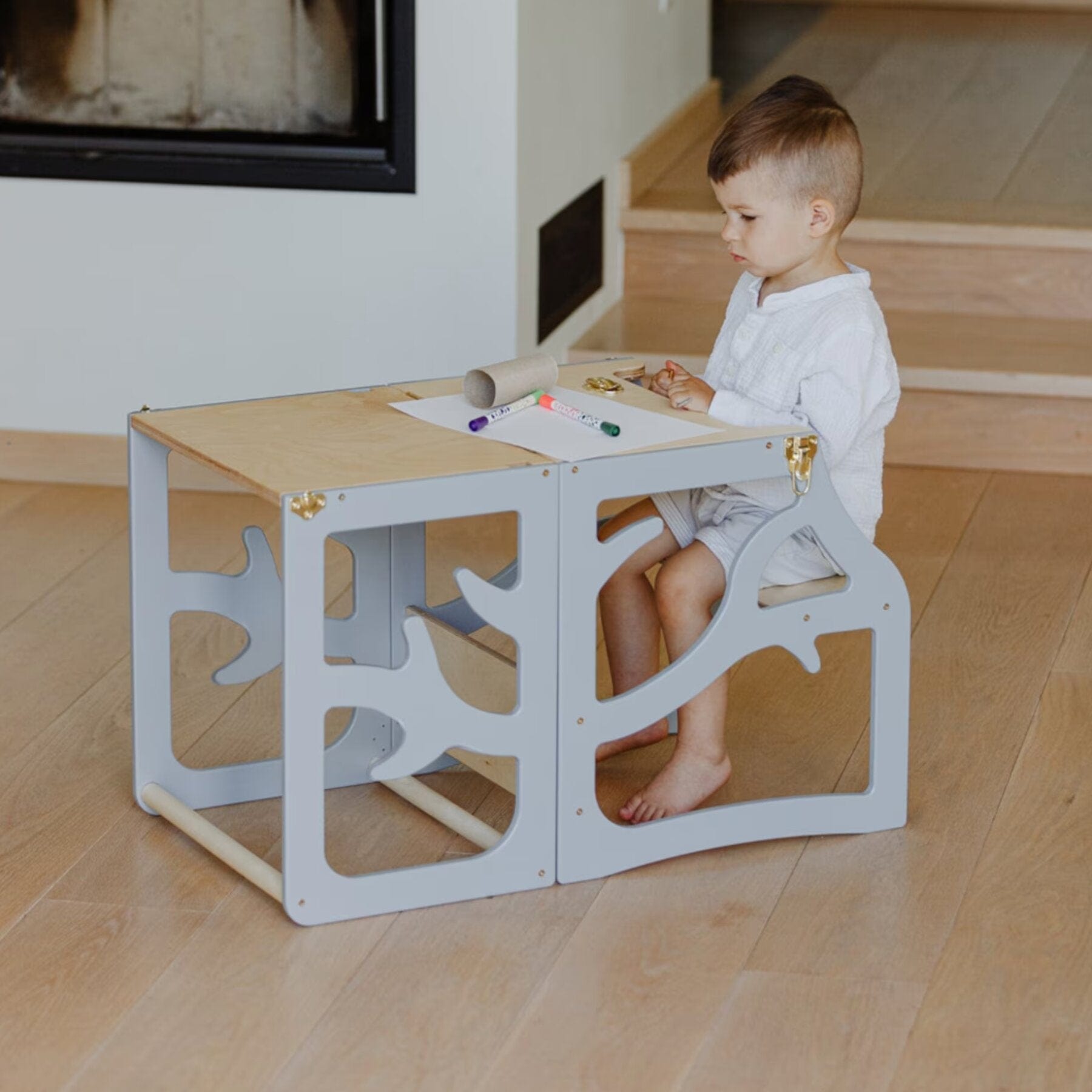 2 in 1 wandelbarer Montessori Lernturm & Schreibtisch - Tree Design - Grau - LeoBabys