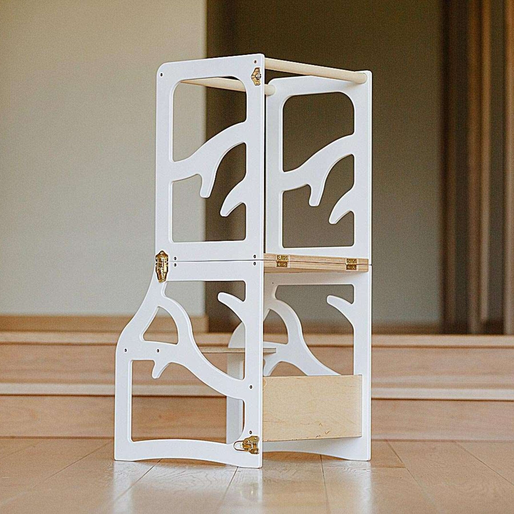 2in1 wandelbarer Montessori Lernturm & Schreibtisch - Tree Design - LeoBabys