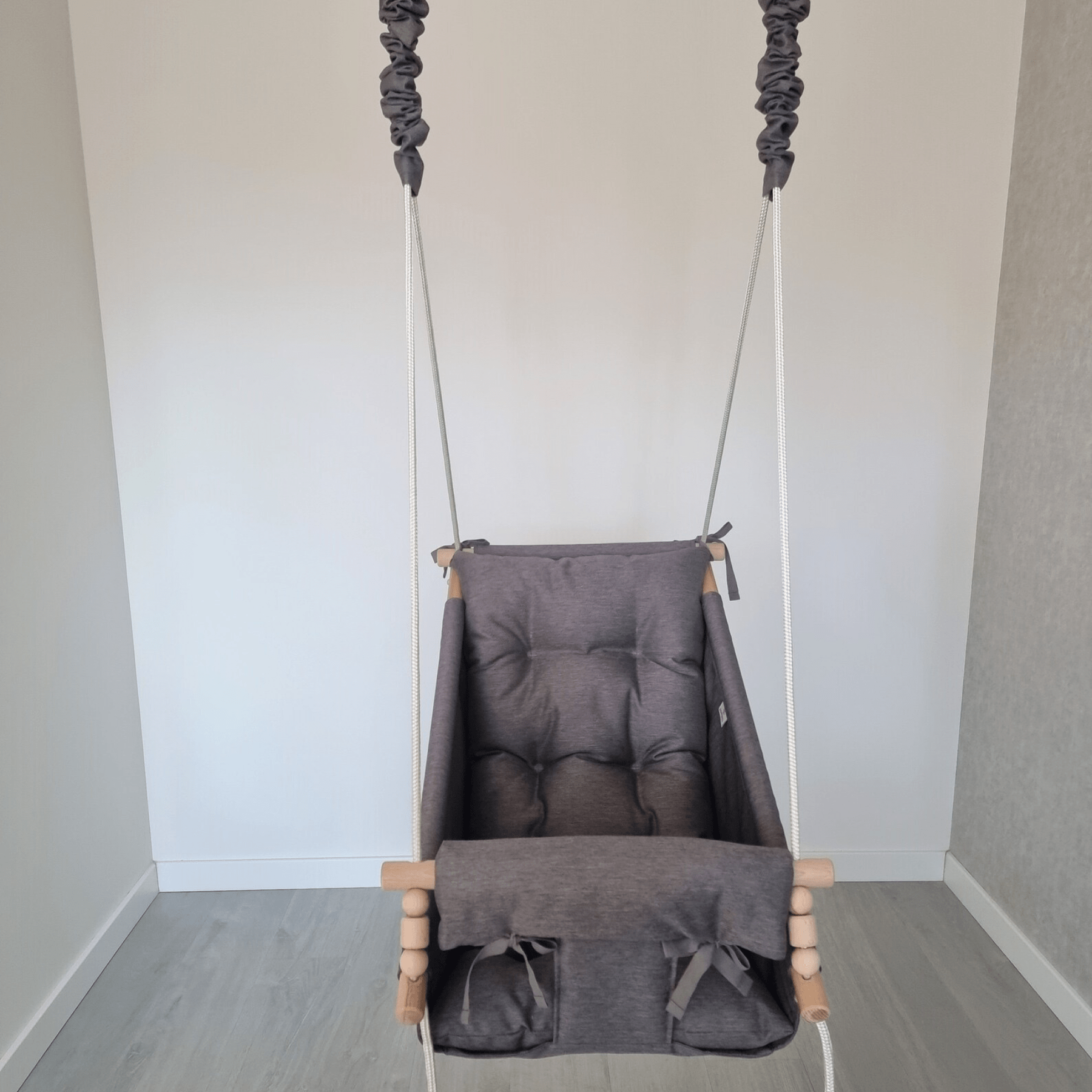 Babyschaukel Babyliegeschaukel wasserfest Dunkelgrau - LeoBabys