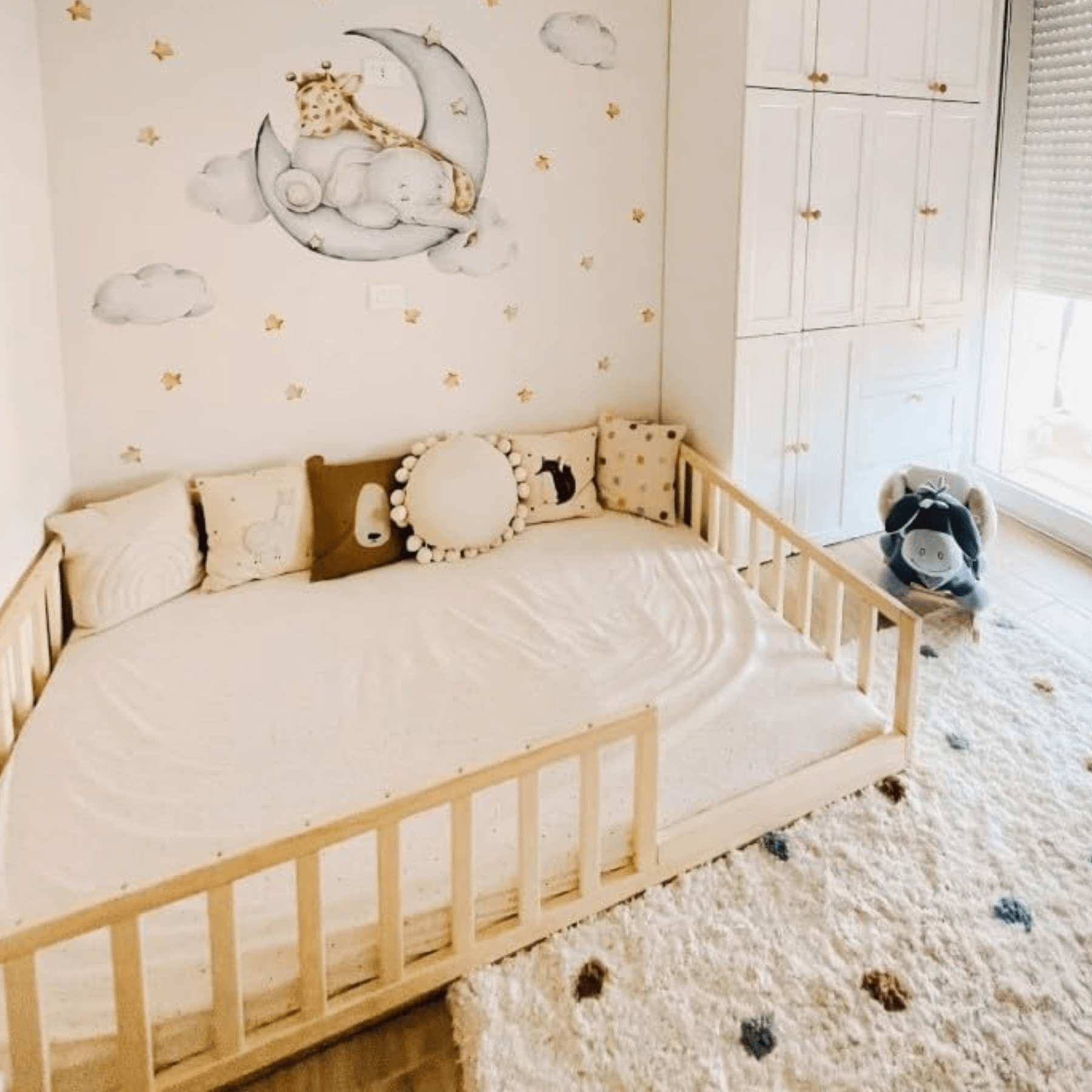 Bodenbett Kinderbett Babybett Gitterbett - Kleinkindgeländer flach - LeoBabys