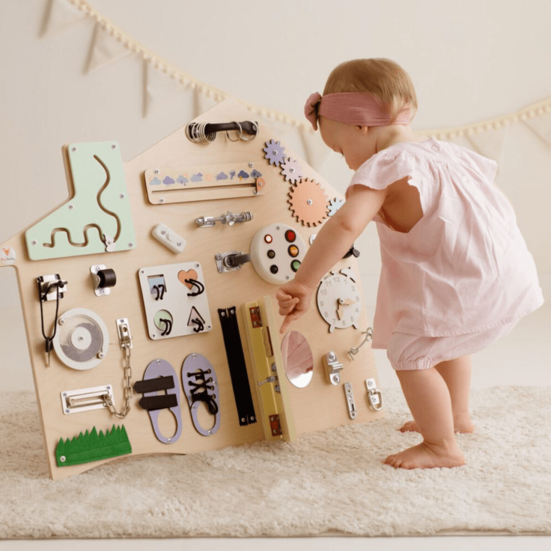 Busy Board XL „Haus PASTEL“ – Montessori Wandtafel