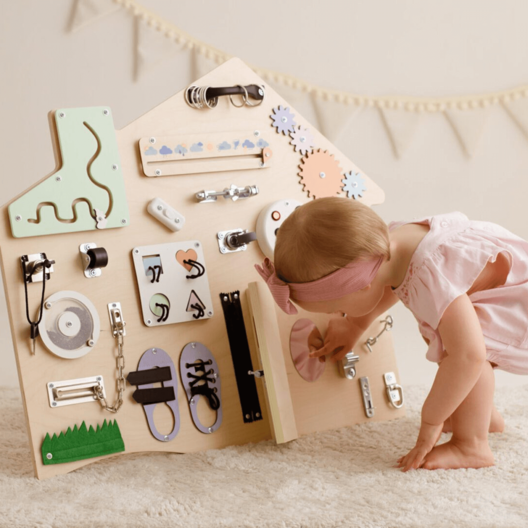Busy Board XL „Haus PASTEL“ – Montessori Wandtafel