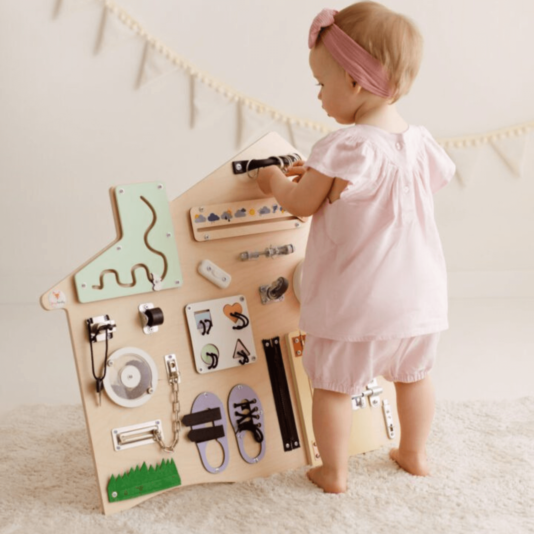 Busy Board XL „Haus PASTEL“ – Montessori Wandtafel