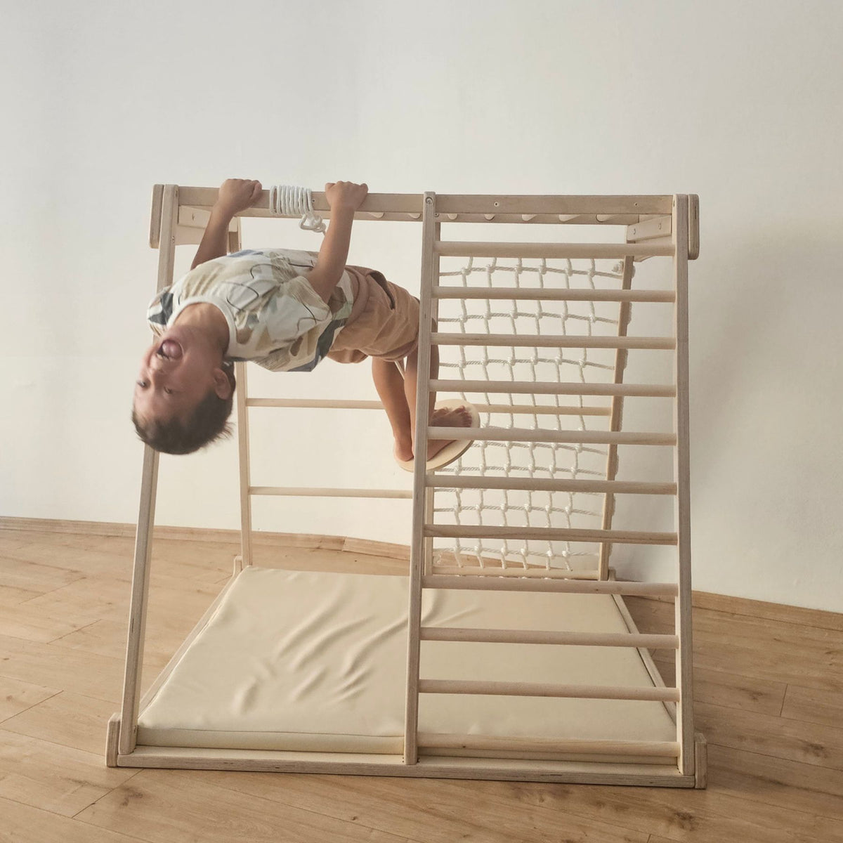 CLIFF Scheibenschaukel aus Holz, Tellerschaukel für drinnen - LeoBabys