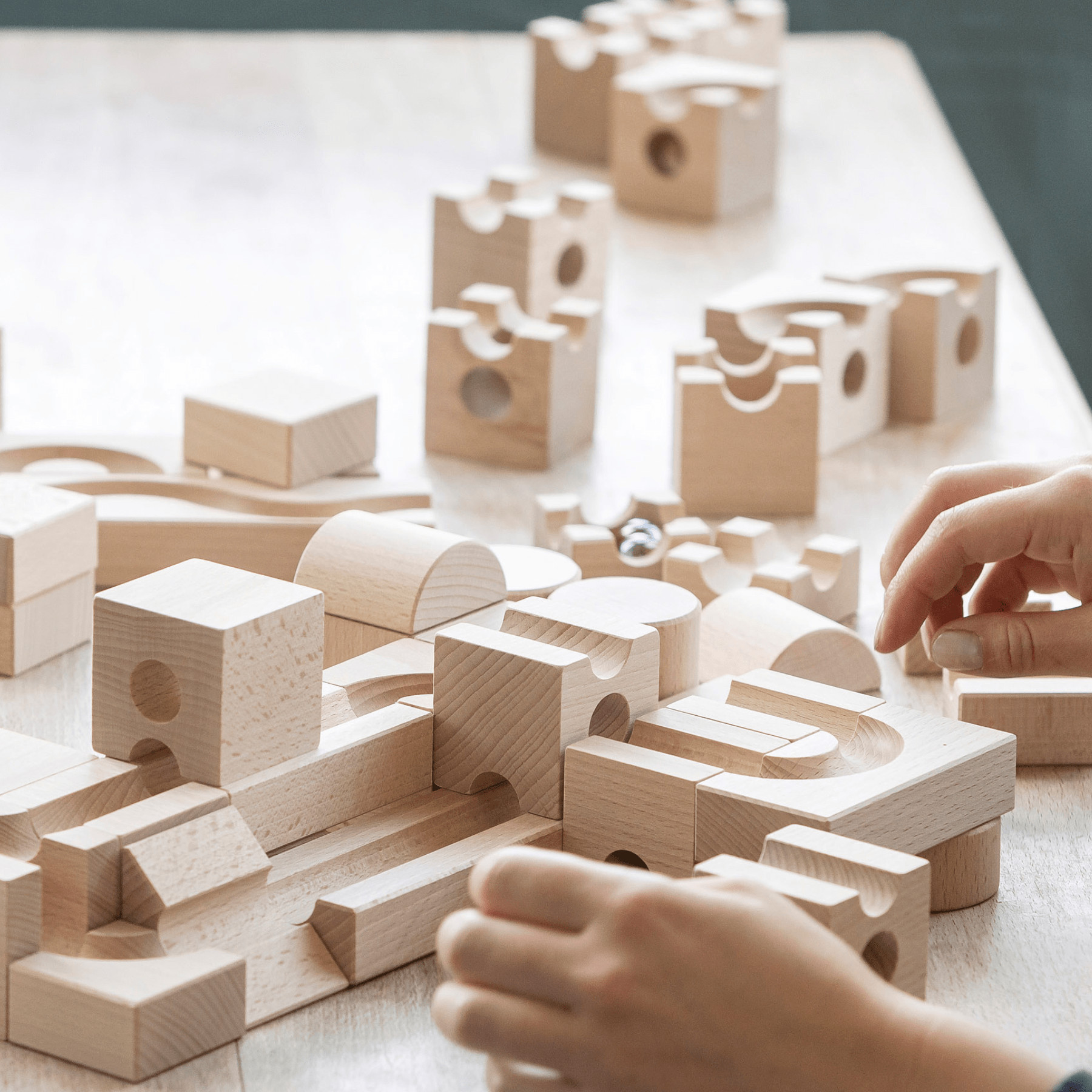 Cuboro TRICK – Erweiterungsset mit Zufallselementen für kreative Holzkugelbahnen - LeoBabys