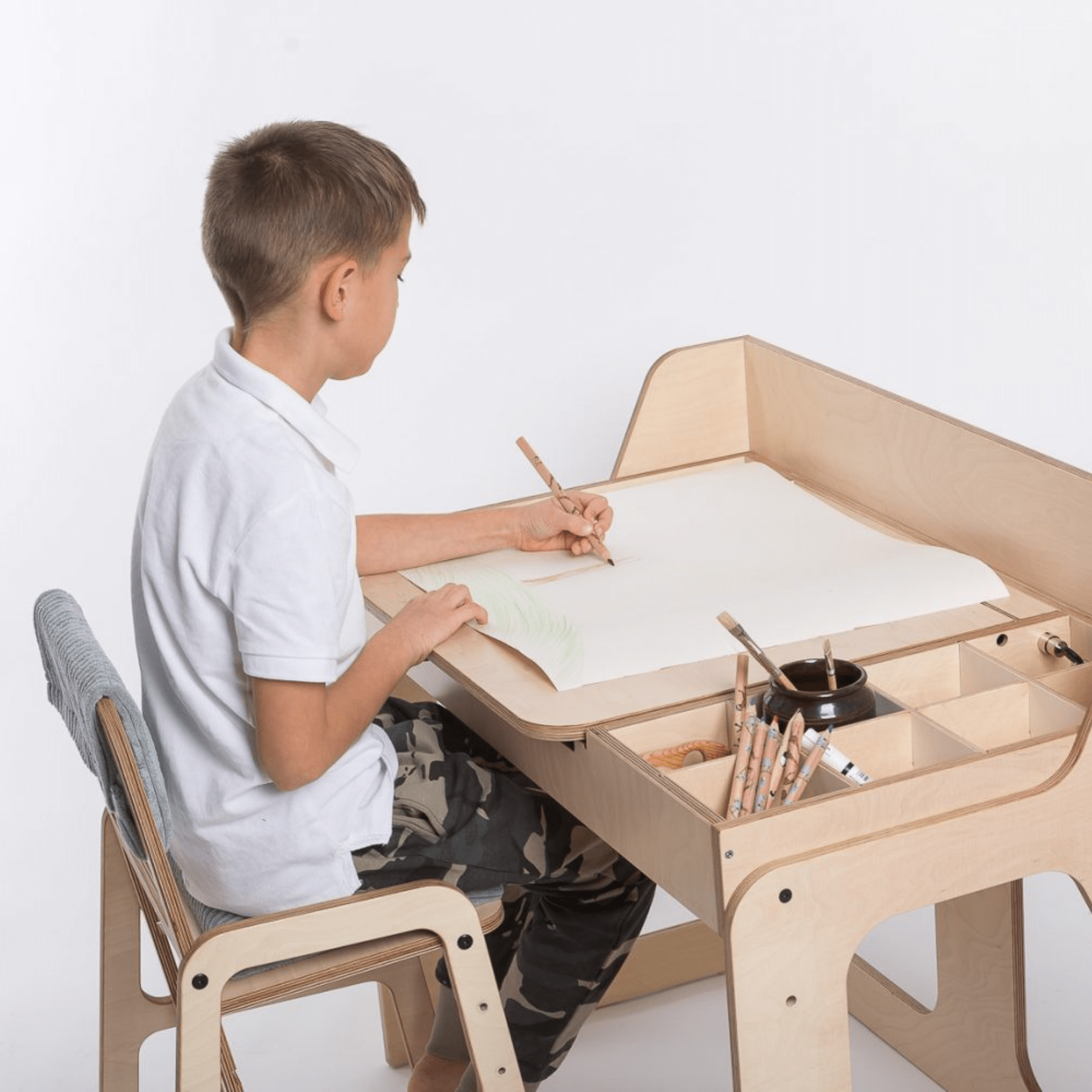 Verstellbarer Montessori Kindertisch und Stuhl Set luula - LeoBabys