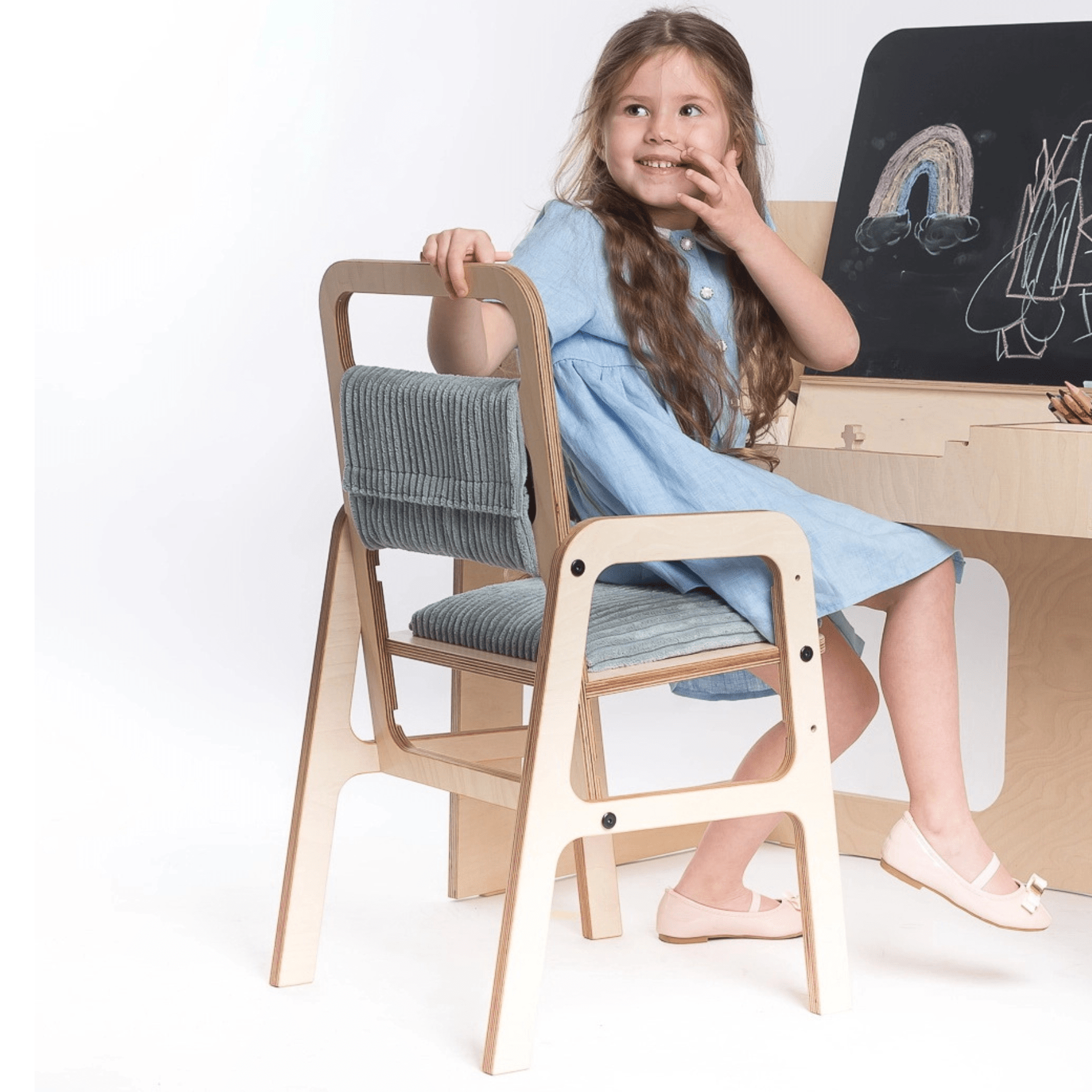 Verstellbarer Montessori Kindertisch und Stuhl Set luula - LeoBabys