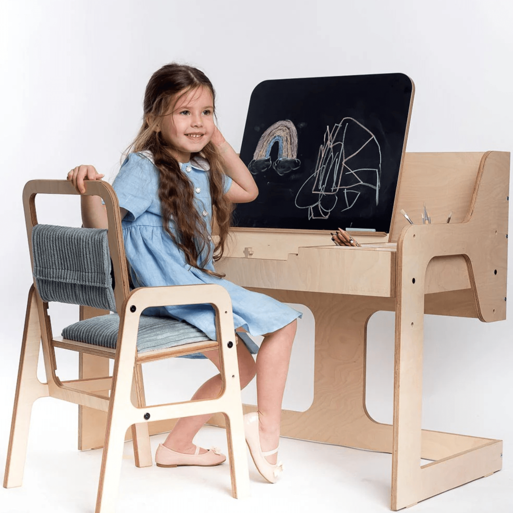 Verstellbarer Montessori Kindertisch und Stuhl Set luula - LeoBabys