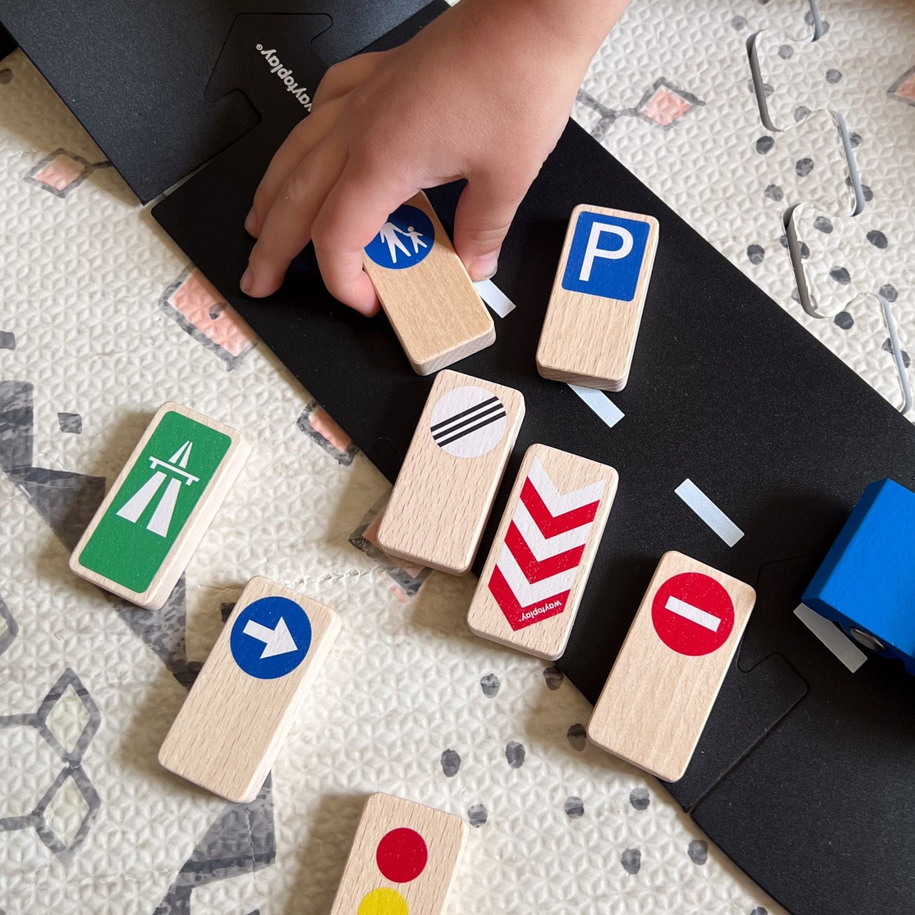 Holz- Verkehrsschilder für Spielstrassen Traffic Signs | waytoplay - LeoBabys