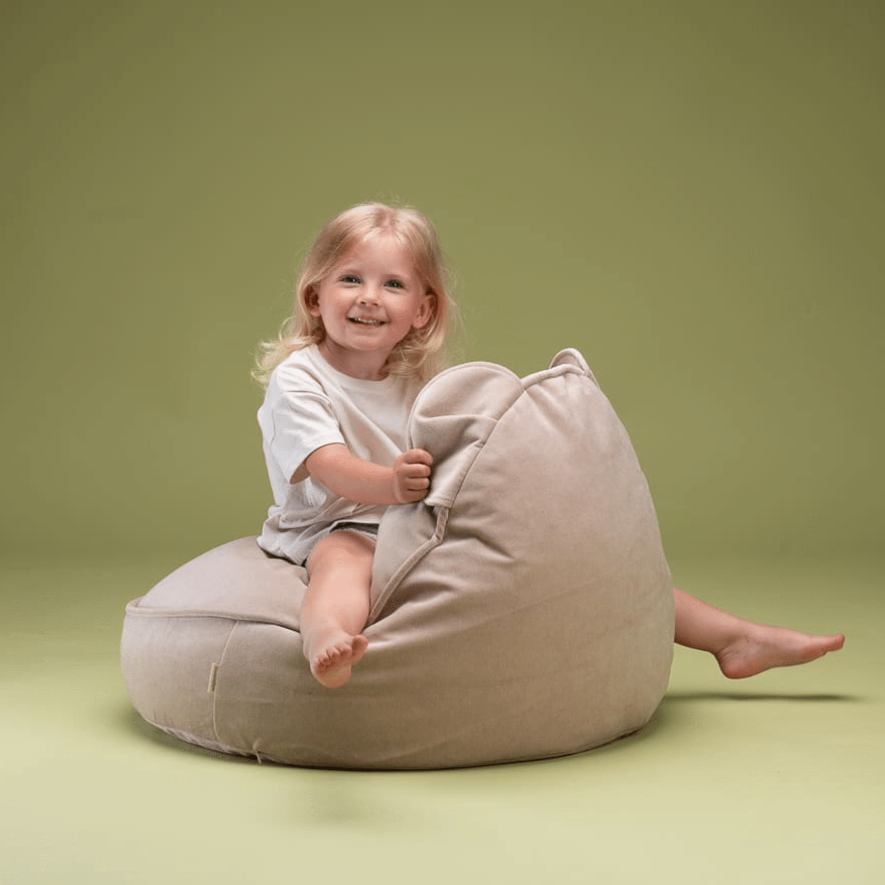 Kinder-Sitzsack Bär aus Samt I wigiwama - LeoBabys