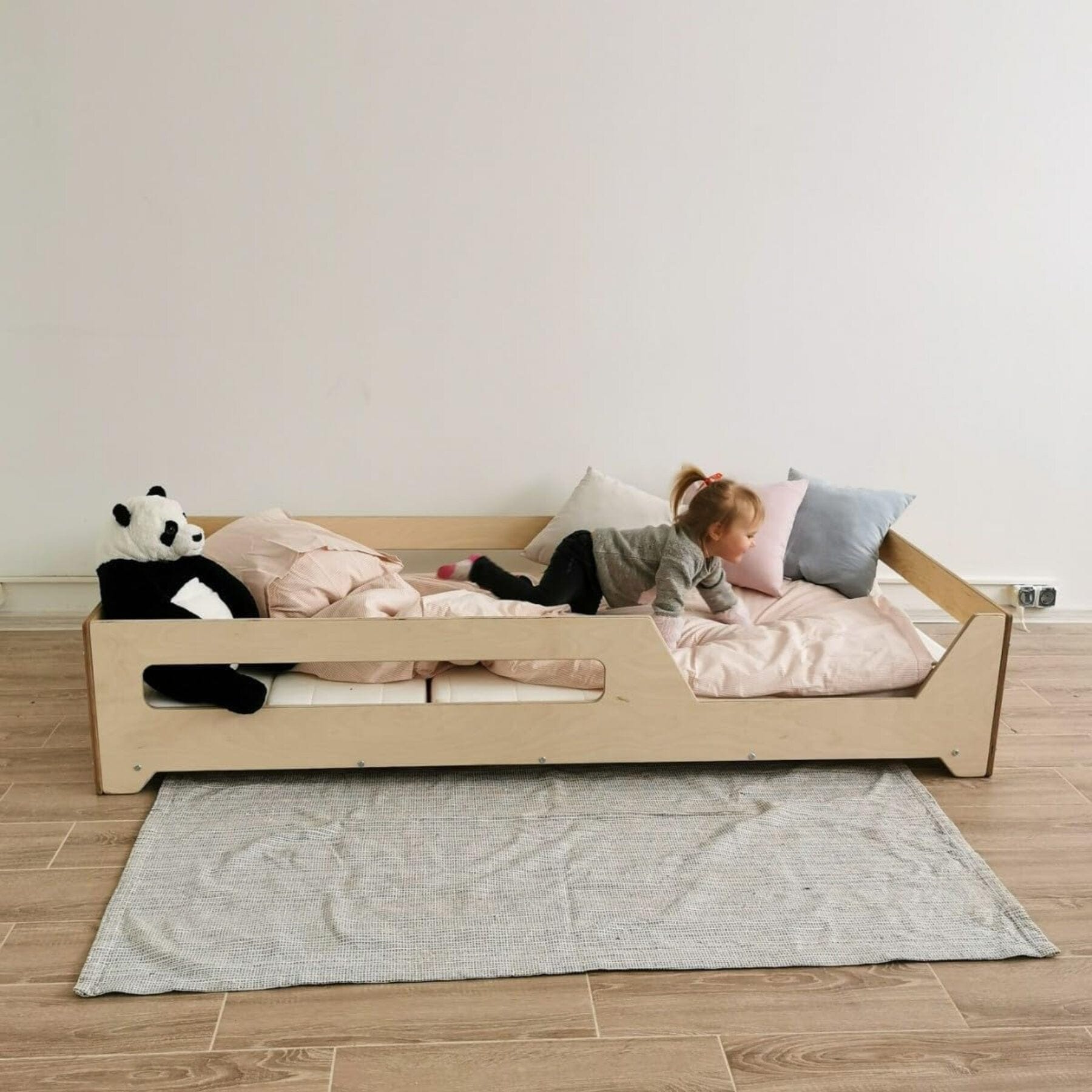 Kinderbett Bodenbett mit Geländer - LeoBabys