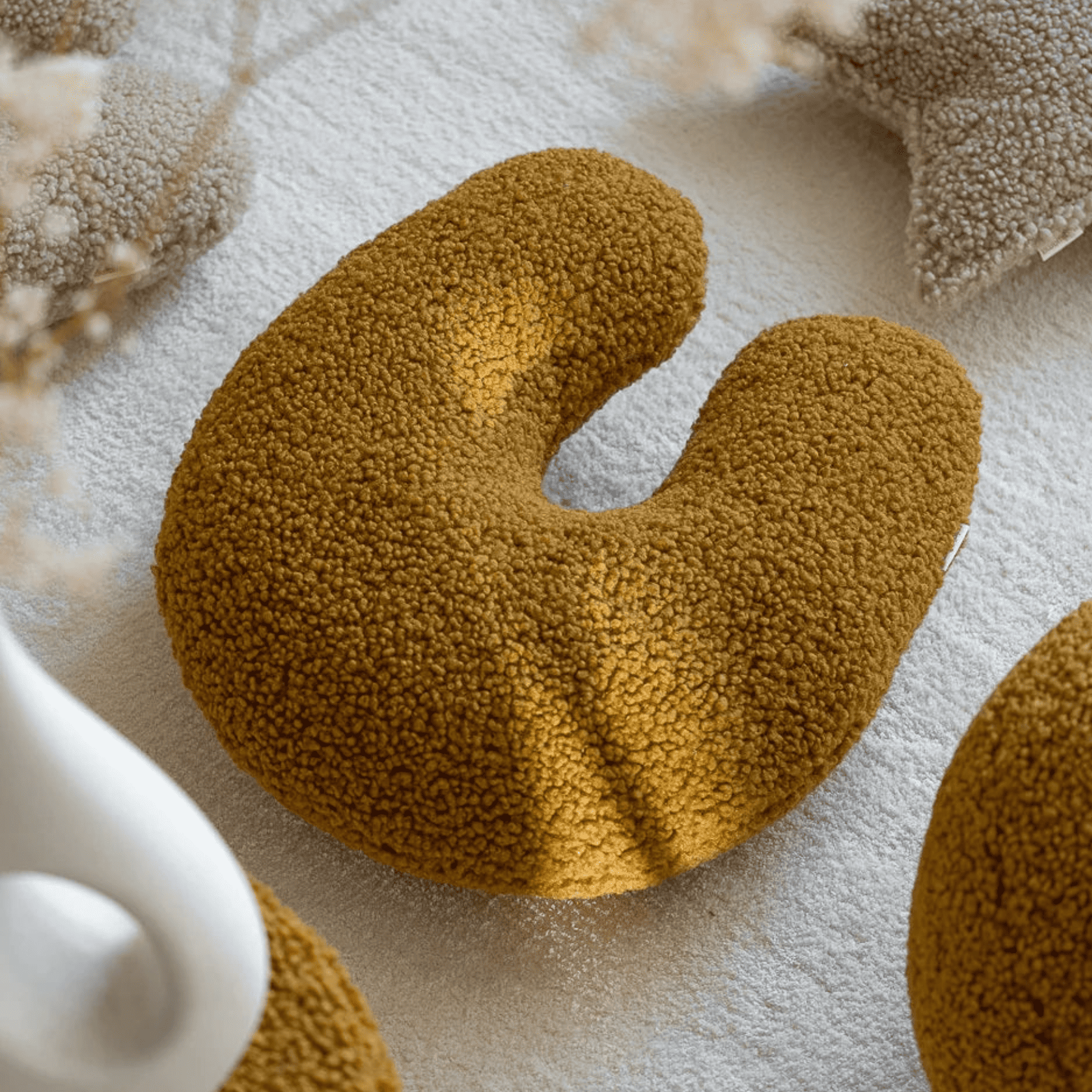 Kissen in U-Form aus Teddy Polster Kinderkissen I wigiwama - LeoBabys