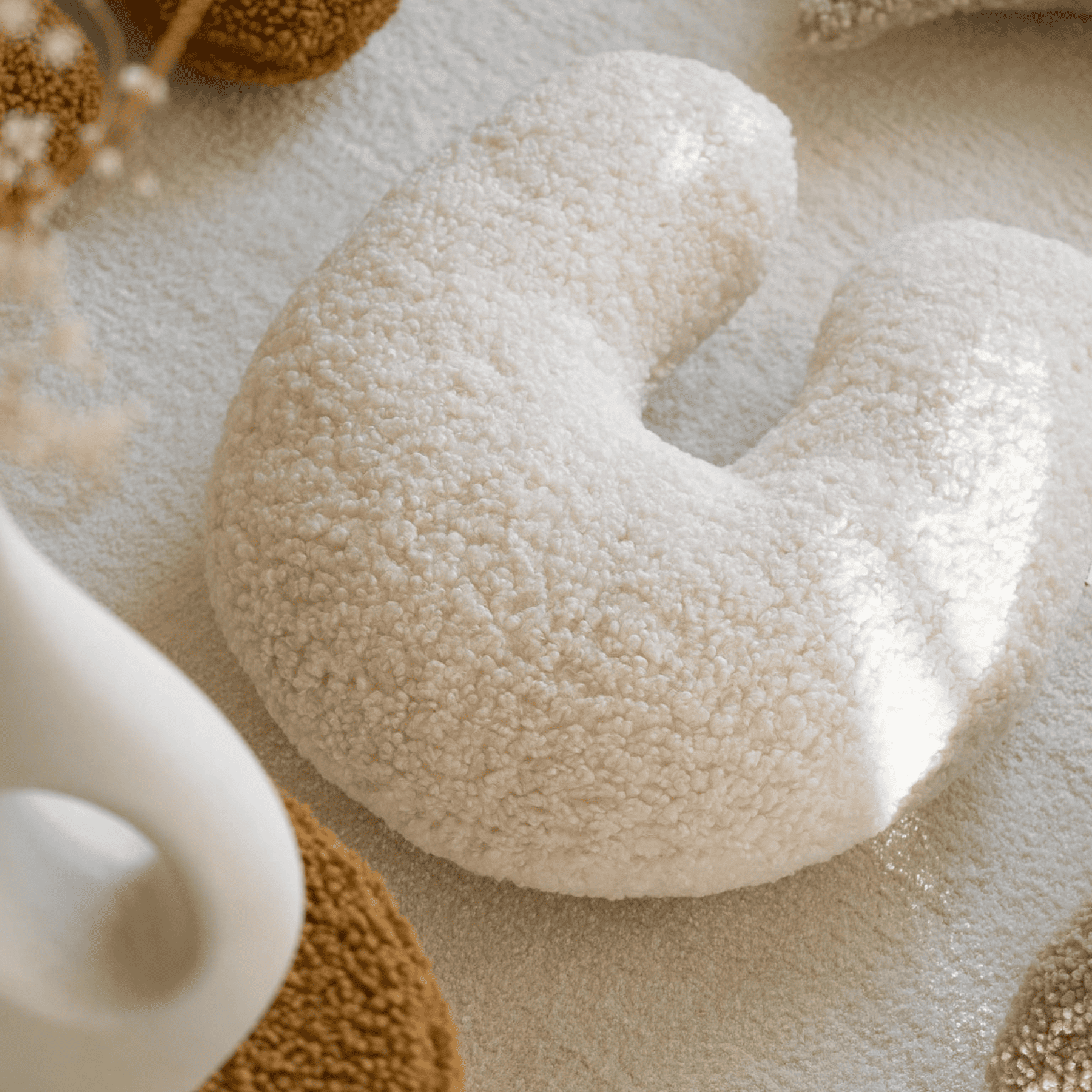 Kissen in U-Form aus Teddy Polster Kinderkissen I wigiwama - LeoBabys