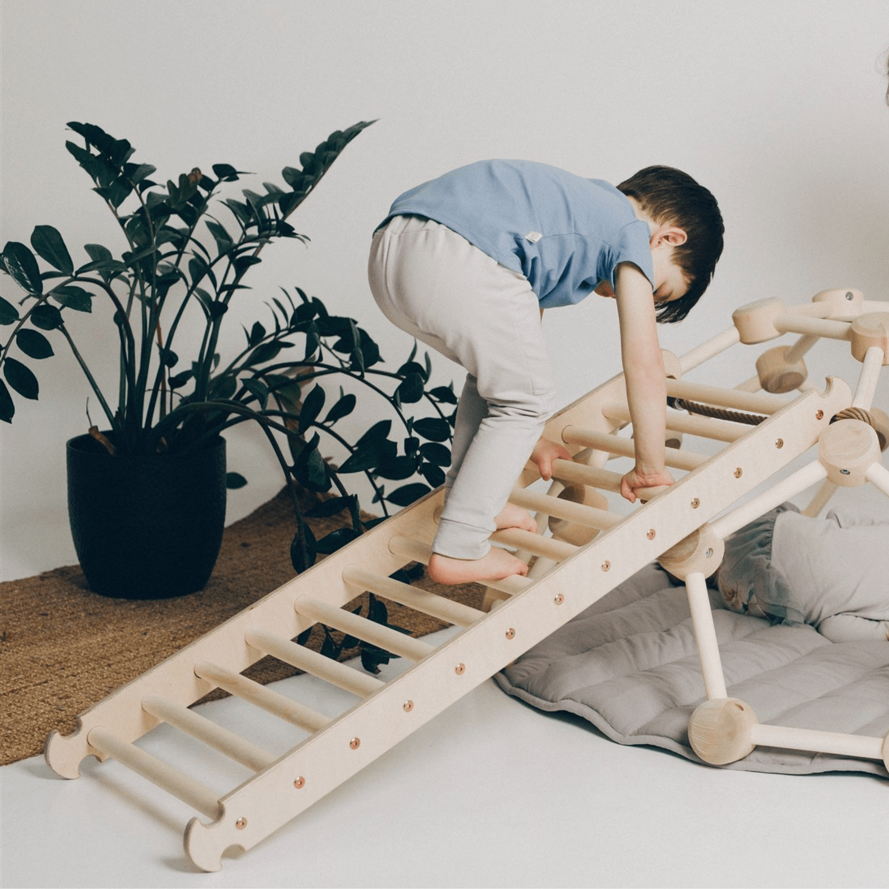 Kletterkuppel_Kletterdome_Holz_Waben-Kletterkuppel_LeoBabys - LeoBabys