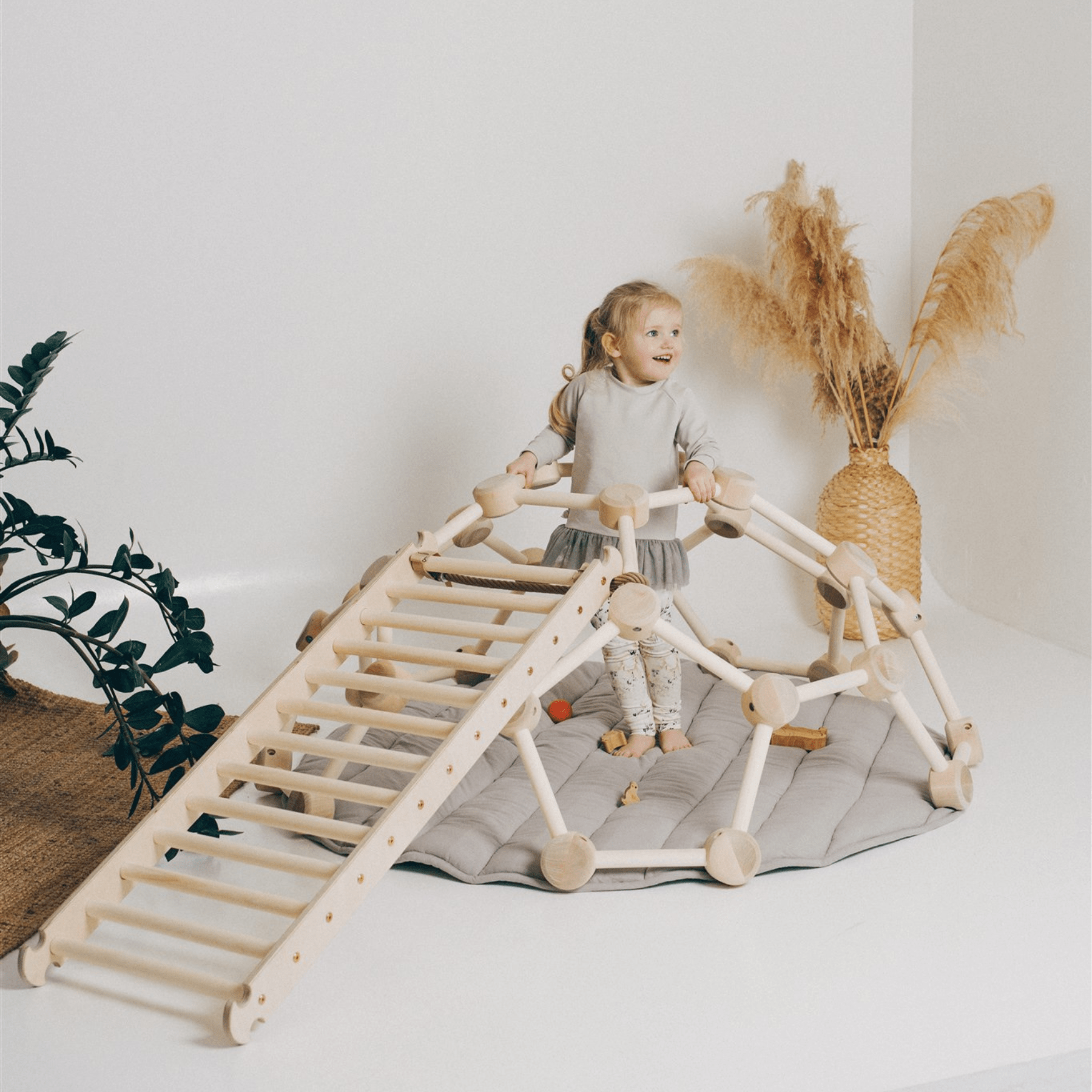 Kletterkuppel_Kletterdome_Holz_Waben-Kletterkuppel_LeoBabys - LeoBabys