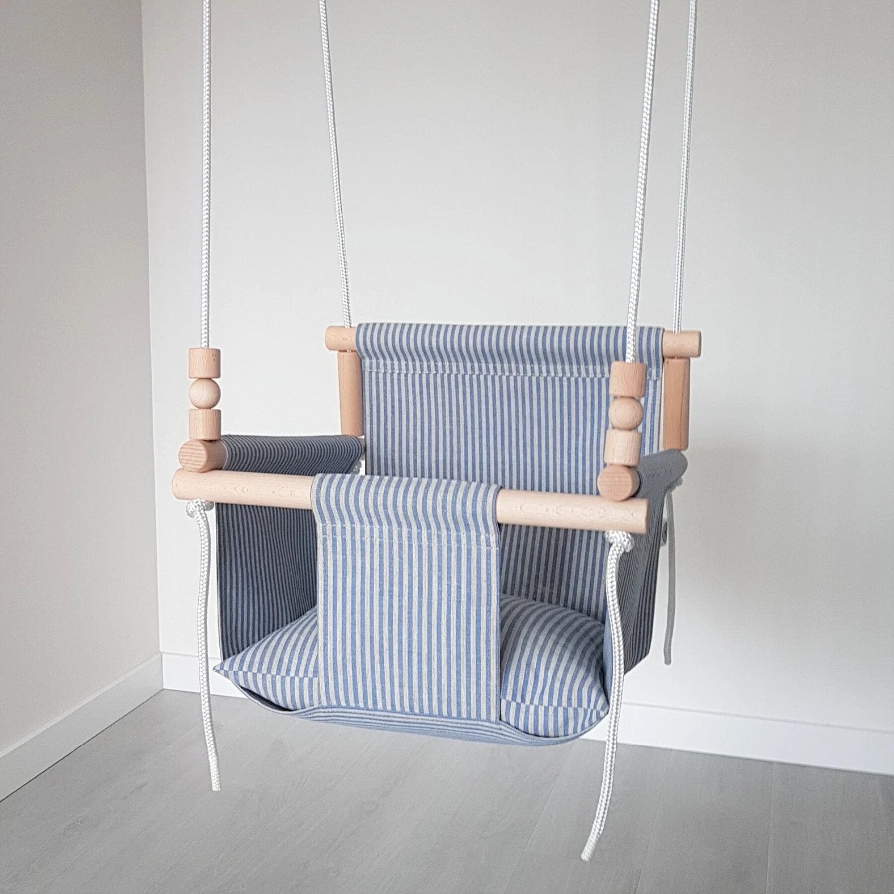 Babyschaukel mit hoher Rückenlehne Leinen Blau-Gestreift - LeoBabys