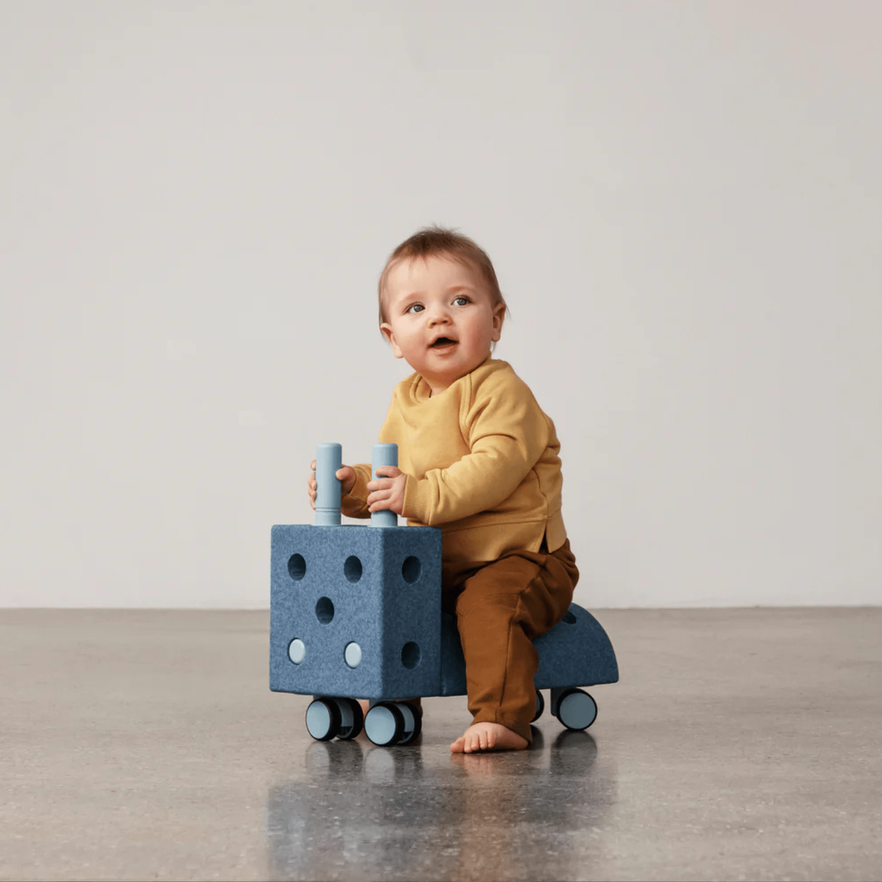 MODU Tiny Ride - kleiner Rutscher - LeoBabys