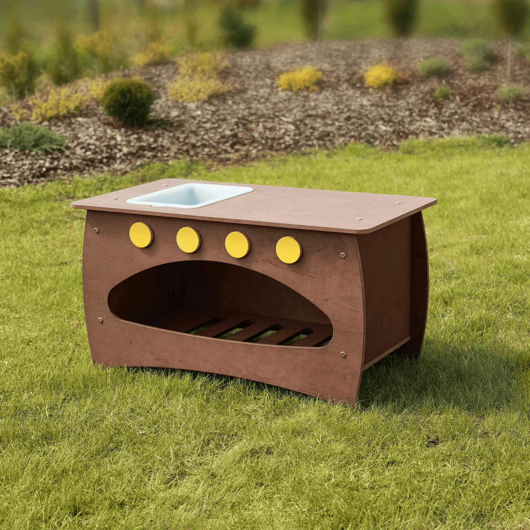 Outdoor wooden mud kitchen – weatherproof, durable & child-friendly