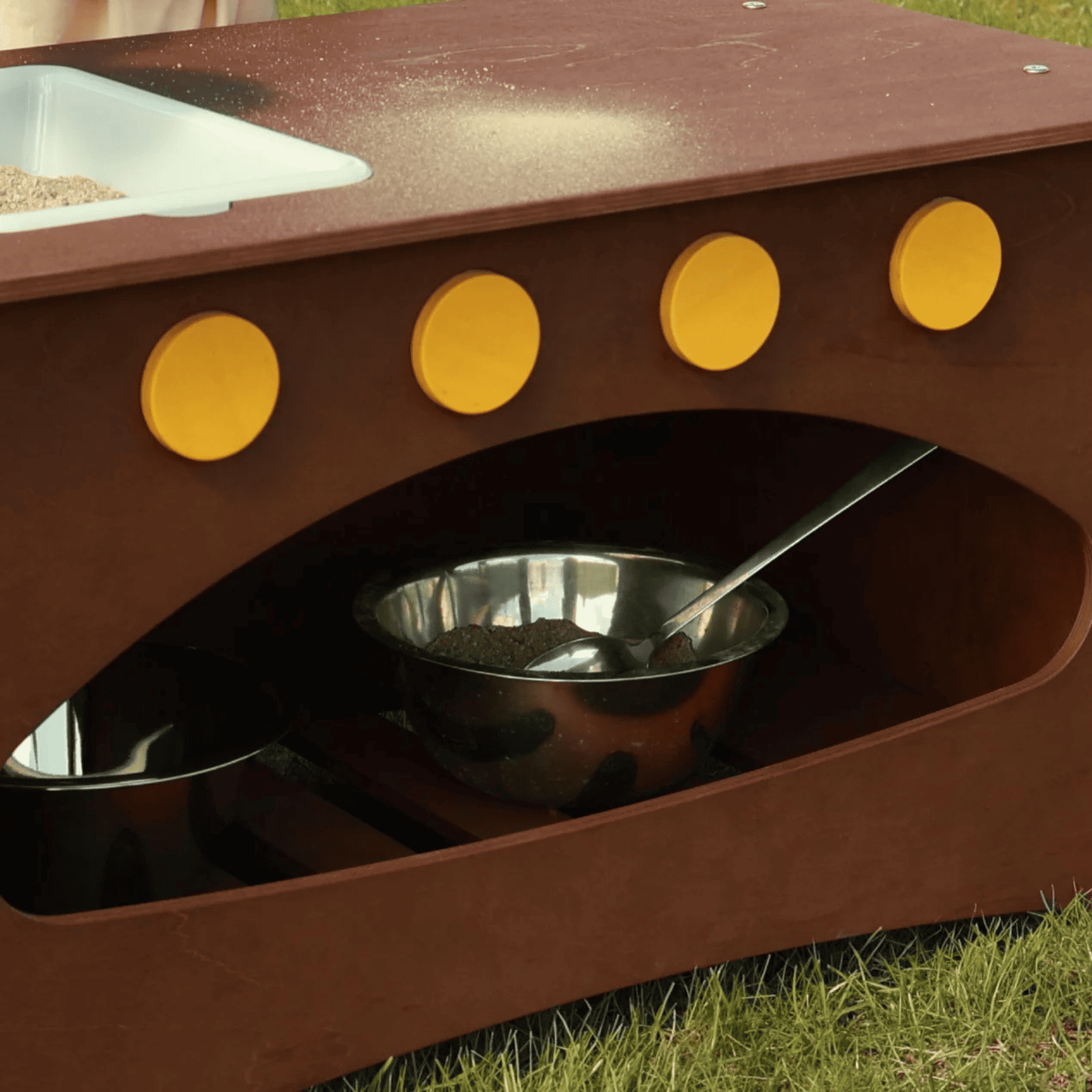 Matschküche Outdoor aus Holz – Wetterfest, langlebig & kindgerecht