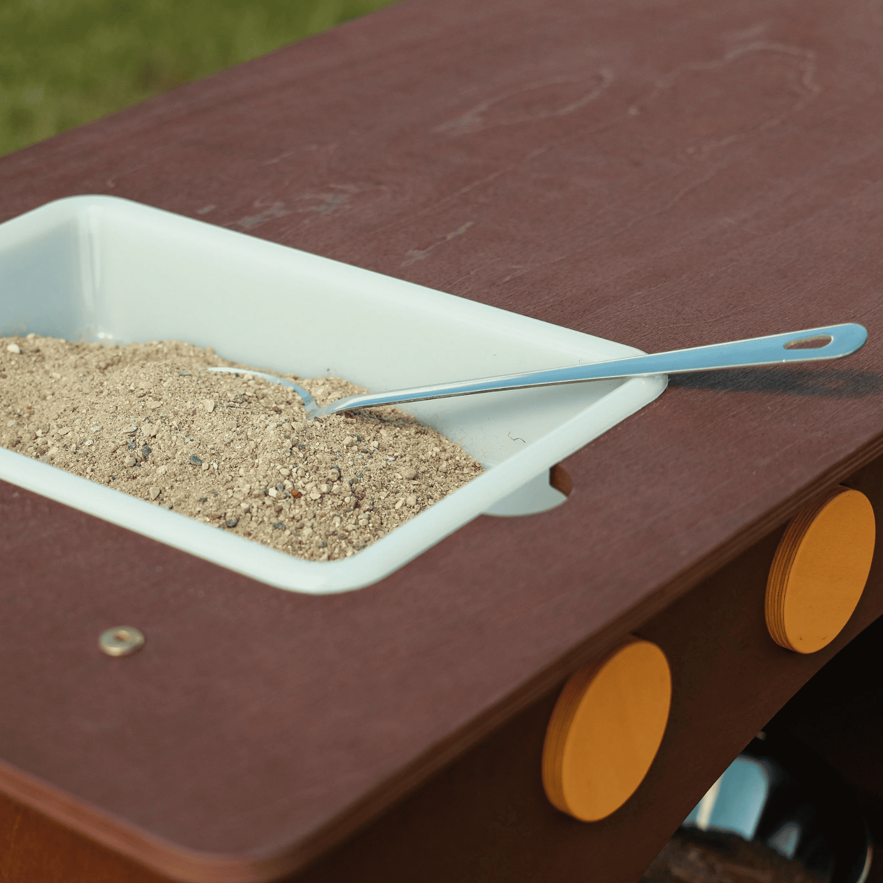 Matschküche Outdoor aus Holz – Wetterfest, langlebig & kindgerecht