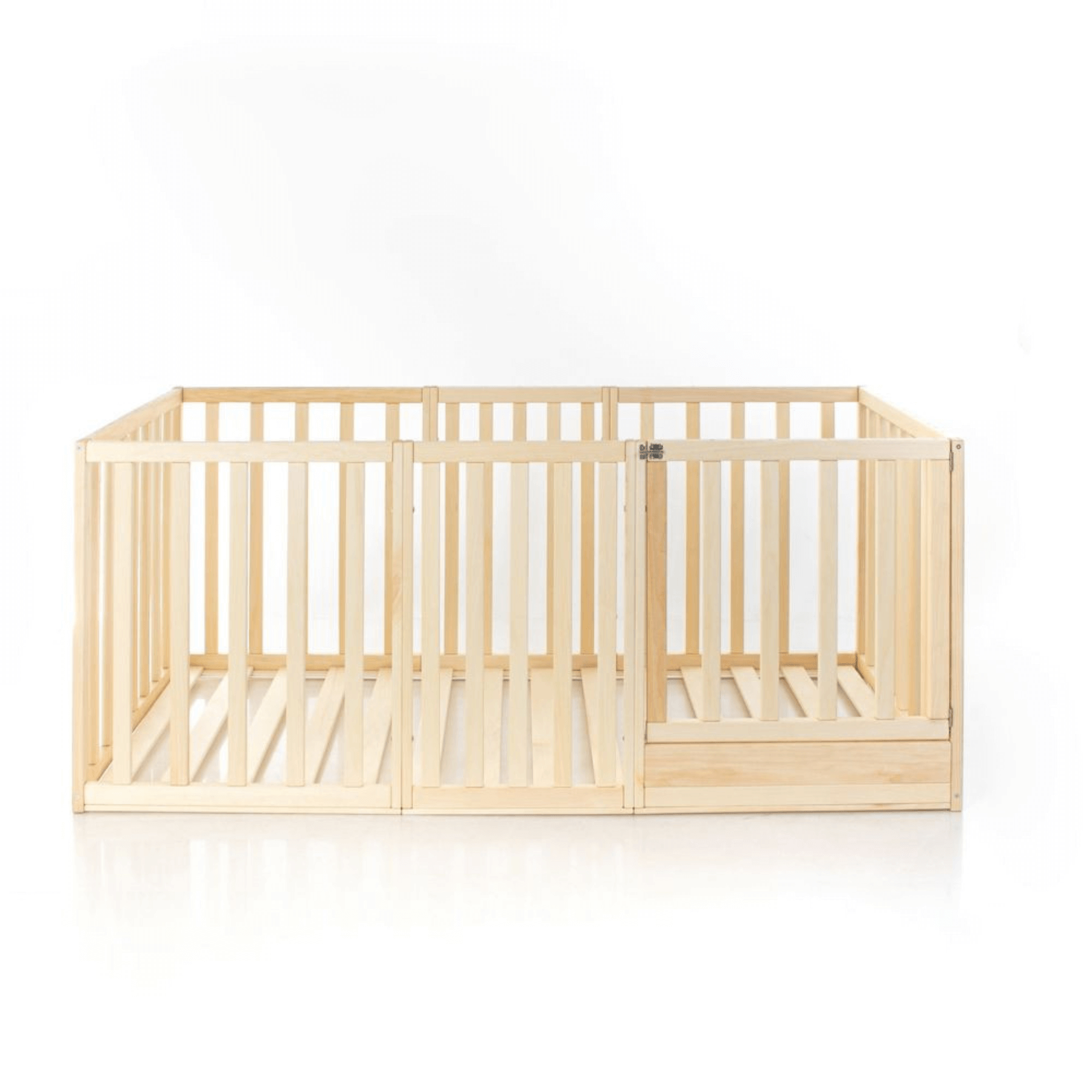 Montessori-inspiriertes Holzdesign Bodenbett mit hohen Schutzgittern (mit/ohne Tür)