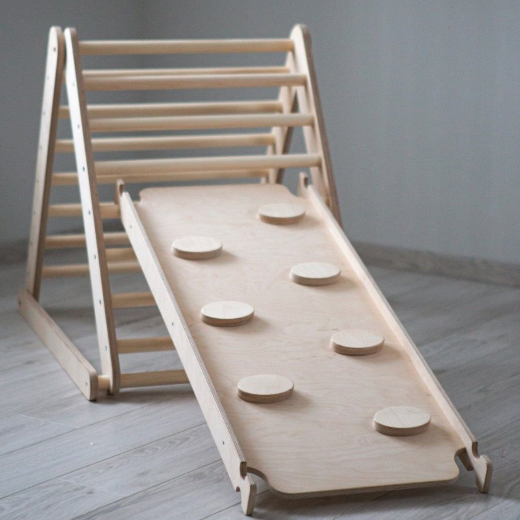 Pikler Dreieck Set mit optionalem Kletterbogen, Kletter- und Rutschrampe - LeoBabys