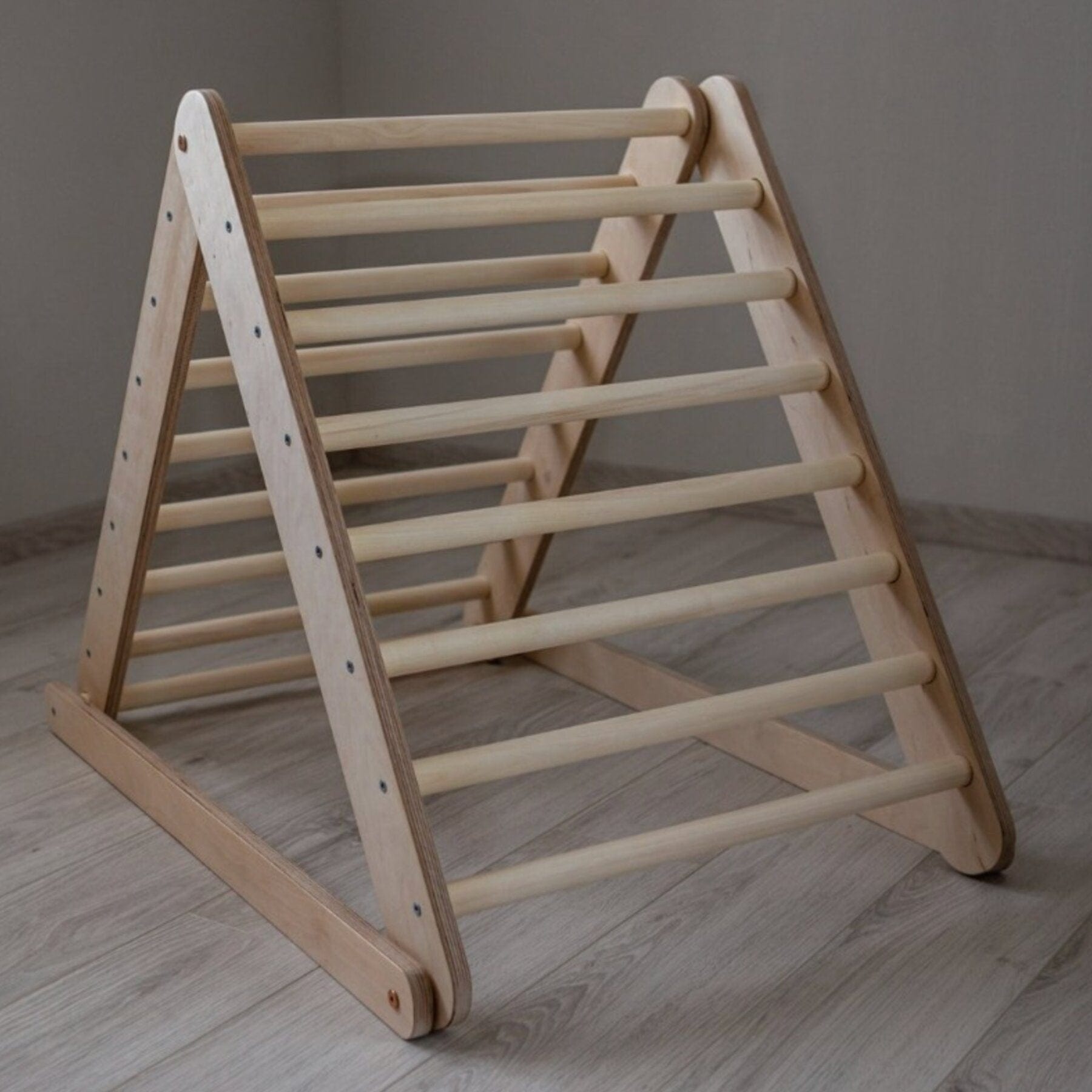 Pikler Dreieck Set mit optionalem Kletterbogen, Kletter- und Rutschrampe - LeoBabys