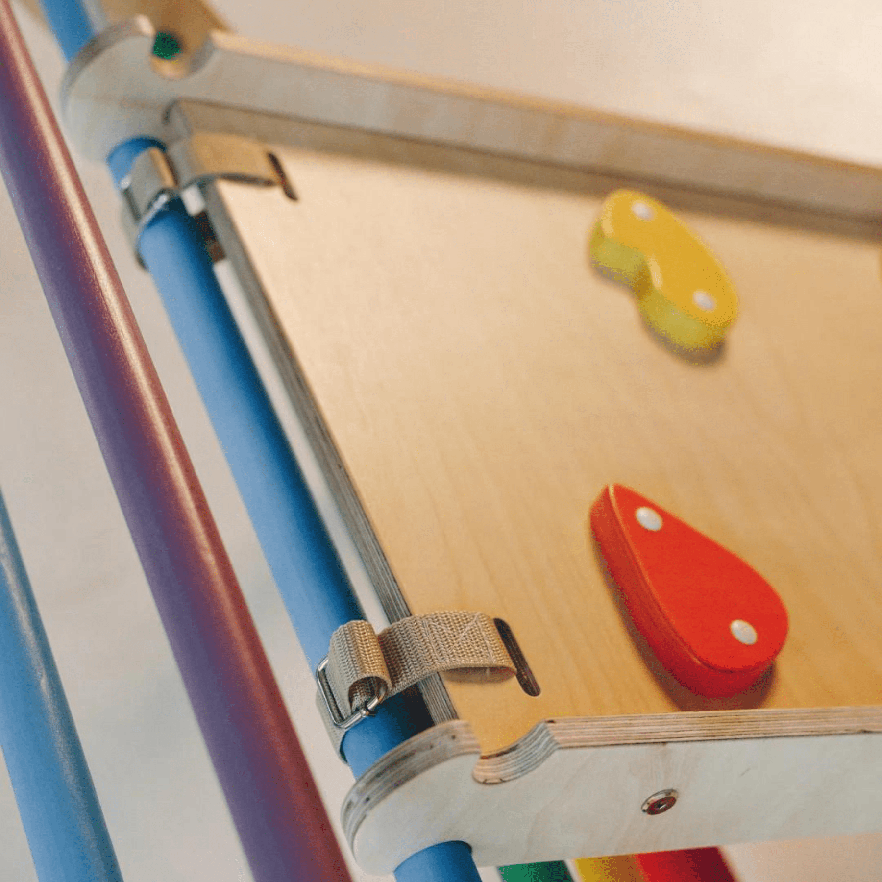 Pikler Dreieck Kletterdreieck klappbar platzsparend erweiterbar mit Rampe/Rutsche oder Leiter - LeoBabys