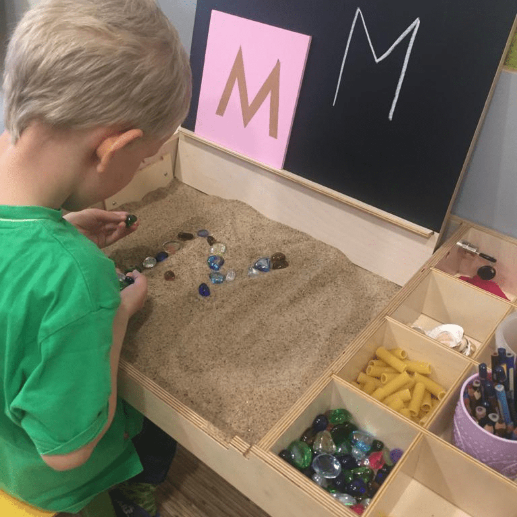 Verstellbarer Montessori Kindertisch und Stuhl Set luula - LeoBabys