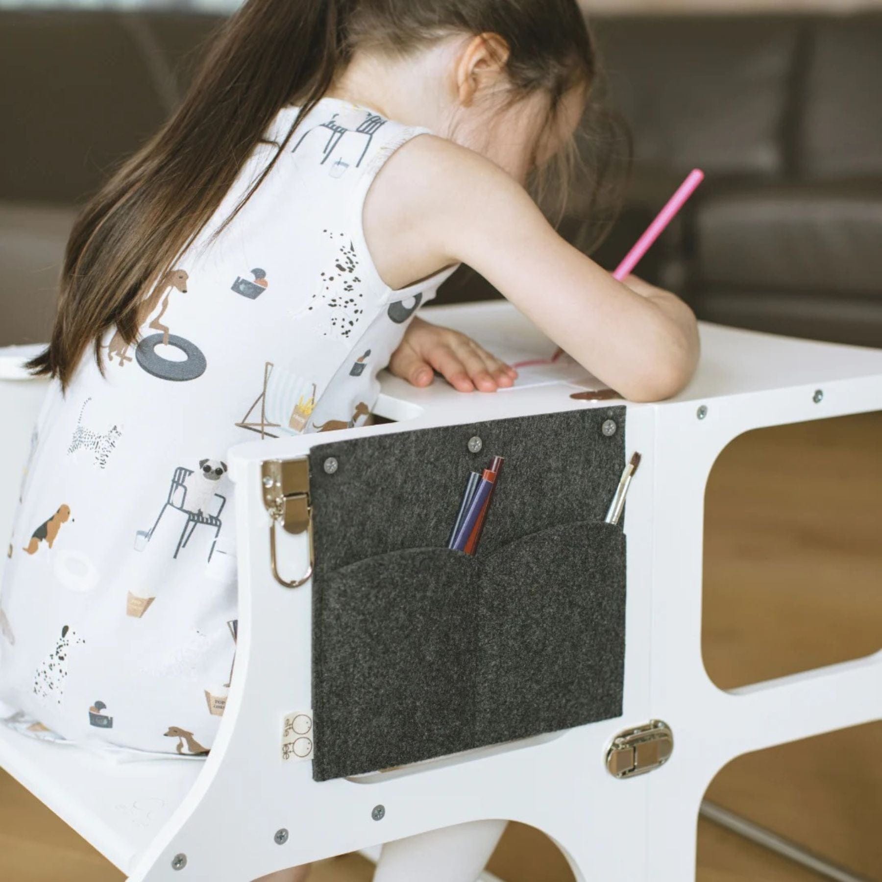 Wandelbare Montessori Lernturm und Tisch 2in1 - LeoBabys