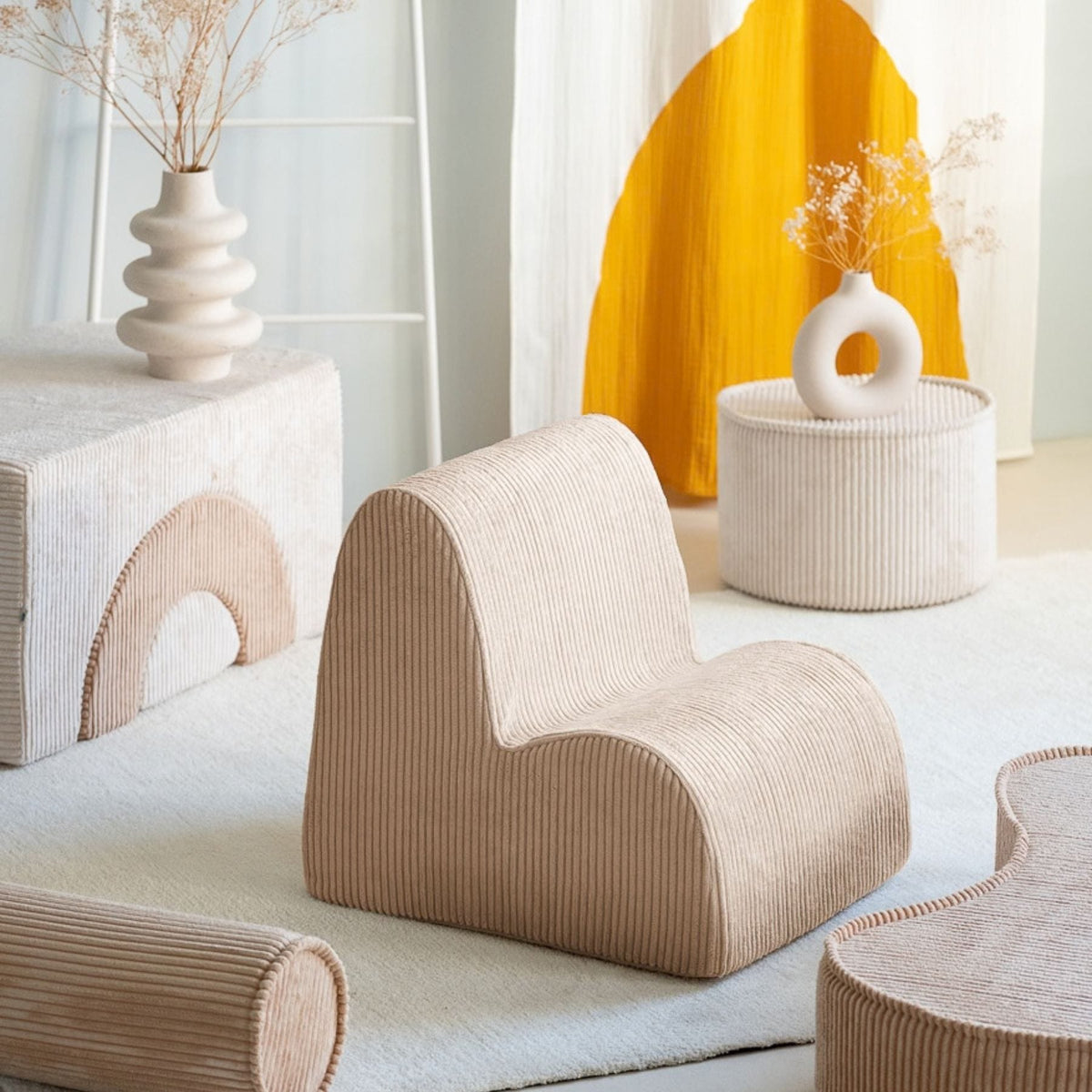 Polstermöbel wigiwama Cloud Chair aus Cord, Kindersessel aus Schaumstoff