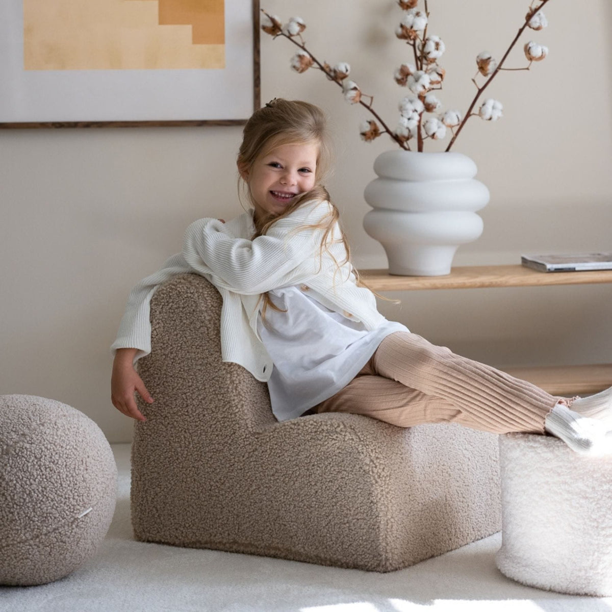 Polstermöbel wigiwama Cloud Chair aus Teddystoff, Kindersessel aus Schaumstoff