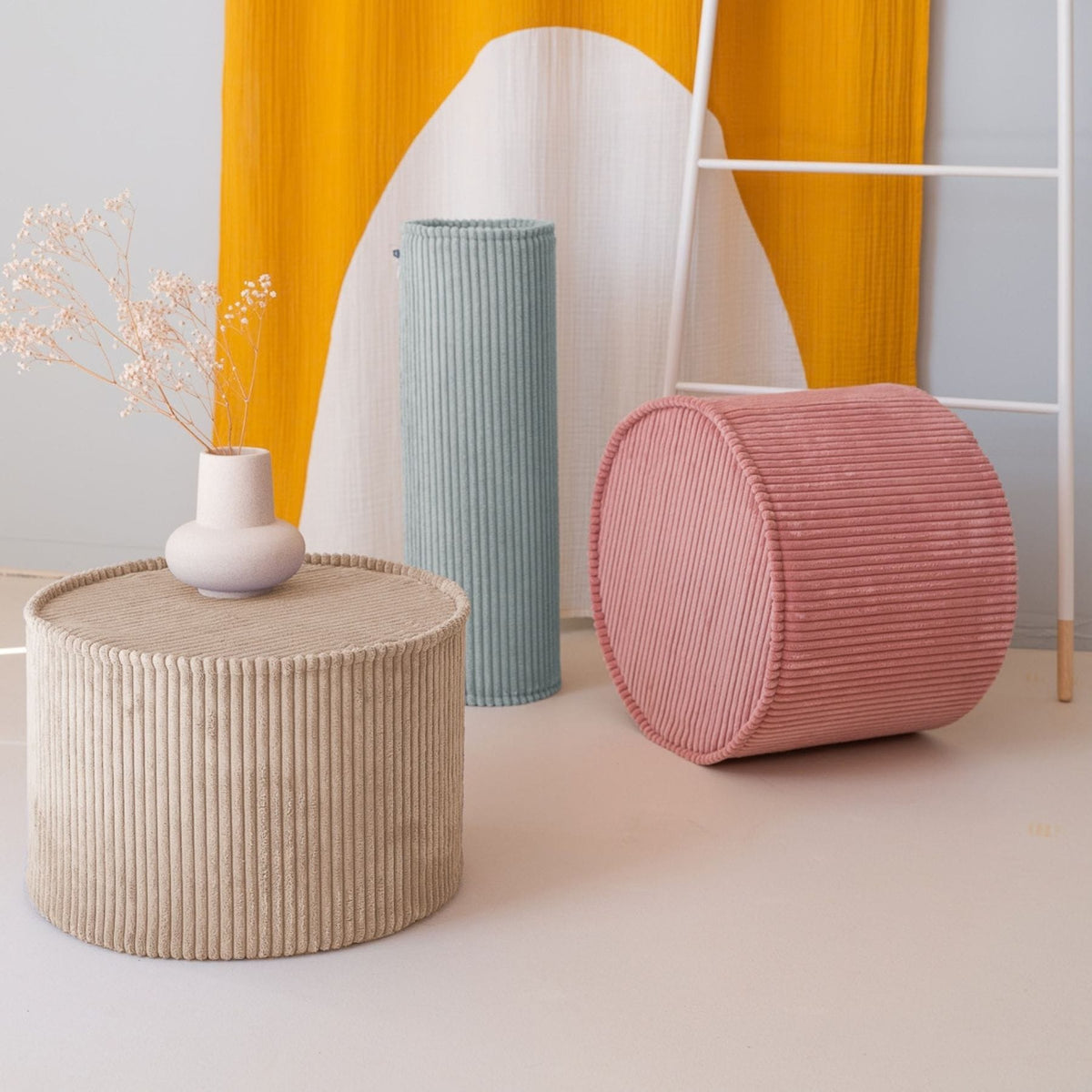 wigiwama Pouffe aus Cord, runder Sitzhocker für Kinder - LeoBabys