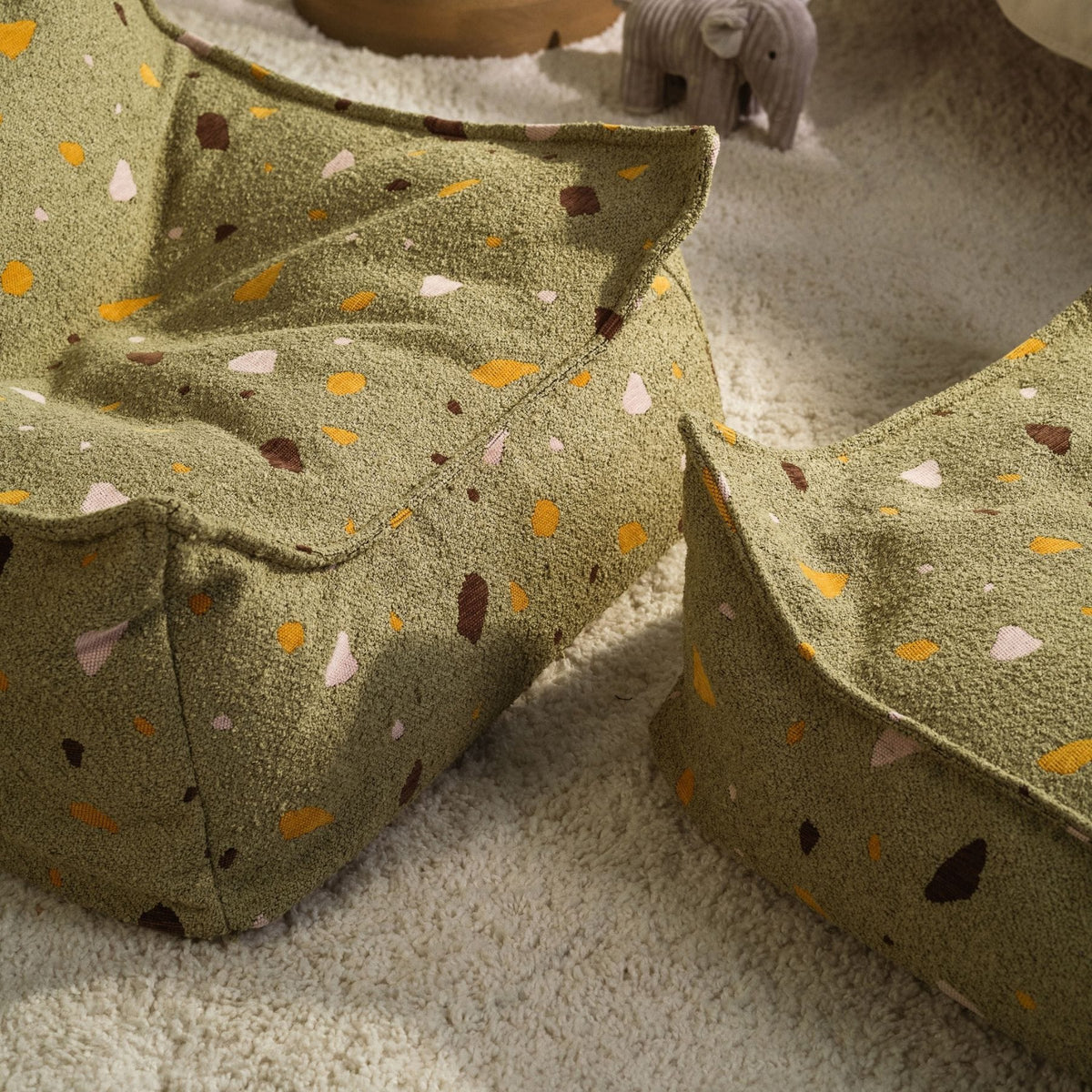 wigiwama Square Ottoman Terrazzo aus Bouclé, Sitzhocker für Kinder - LeoBabys