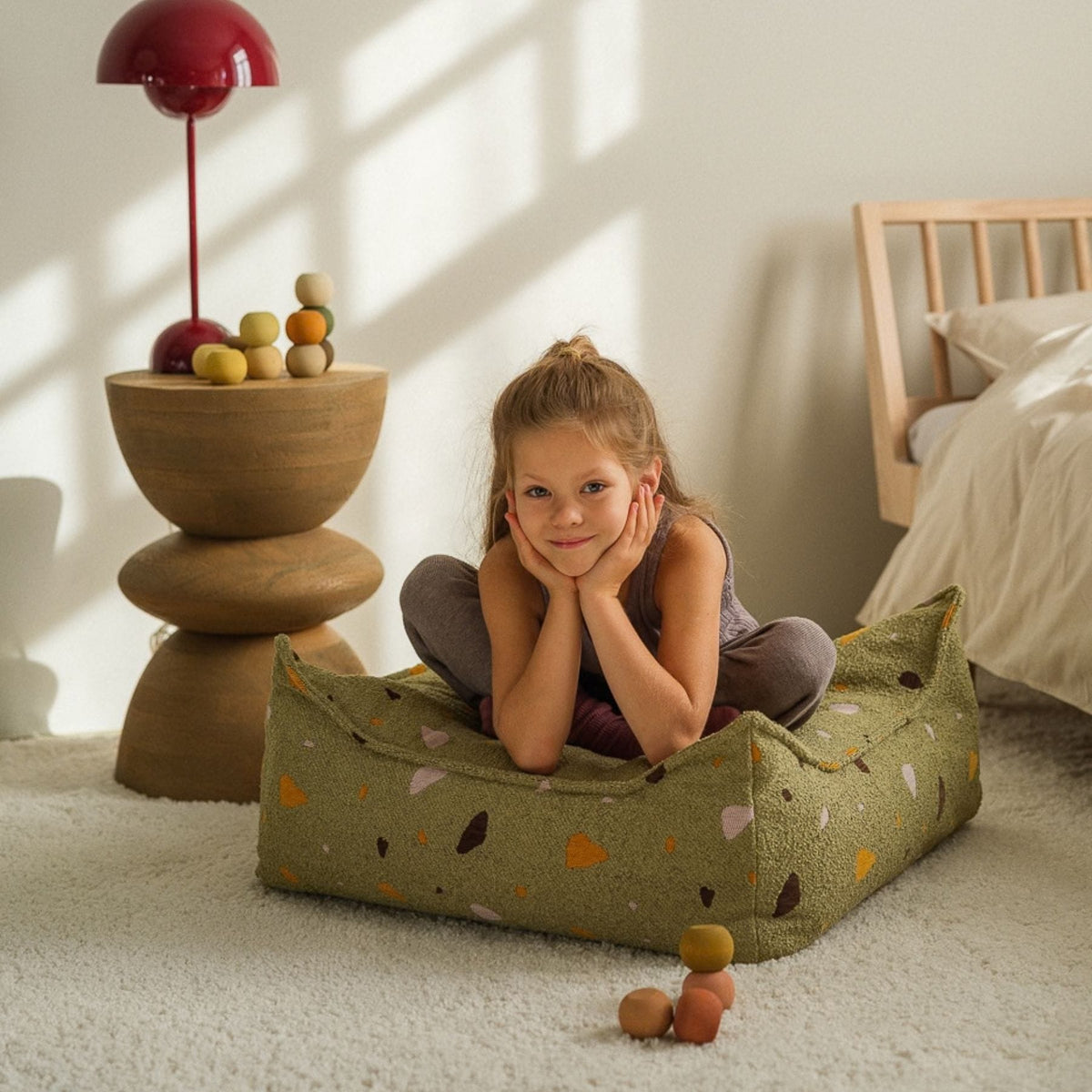 wigiwama Square Ottoman Terrazzo aus Bouclé, Sitzhocker für Kinder - LeoBabys
