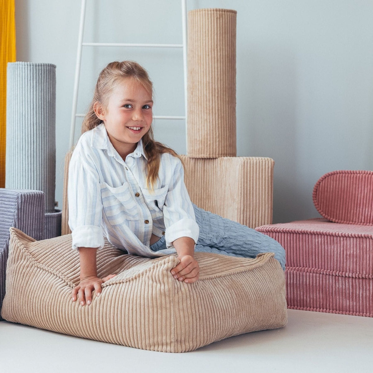 wigiwama Square Ottoman aus Cord, Sitzhocker für Kinder - LeoBabys