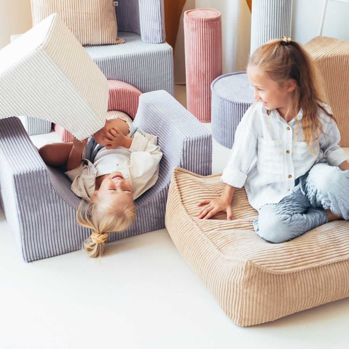 wigiwama Square Ottoman aus Cord, Sitzhocker für Kinder - LeoBabys