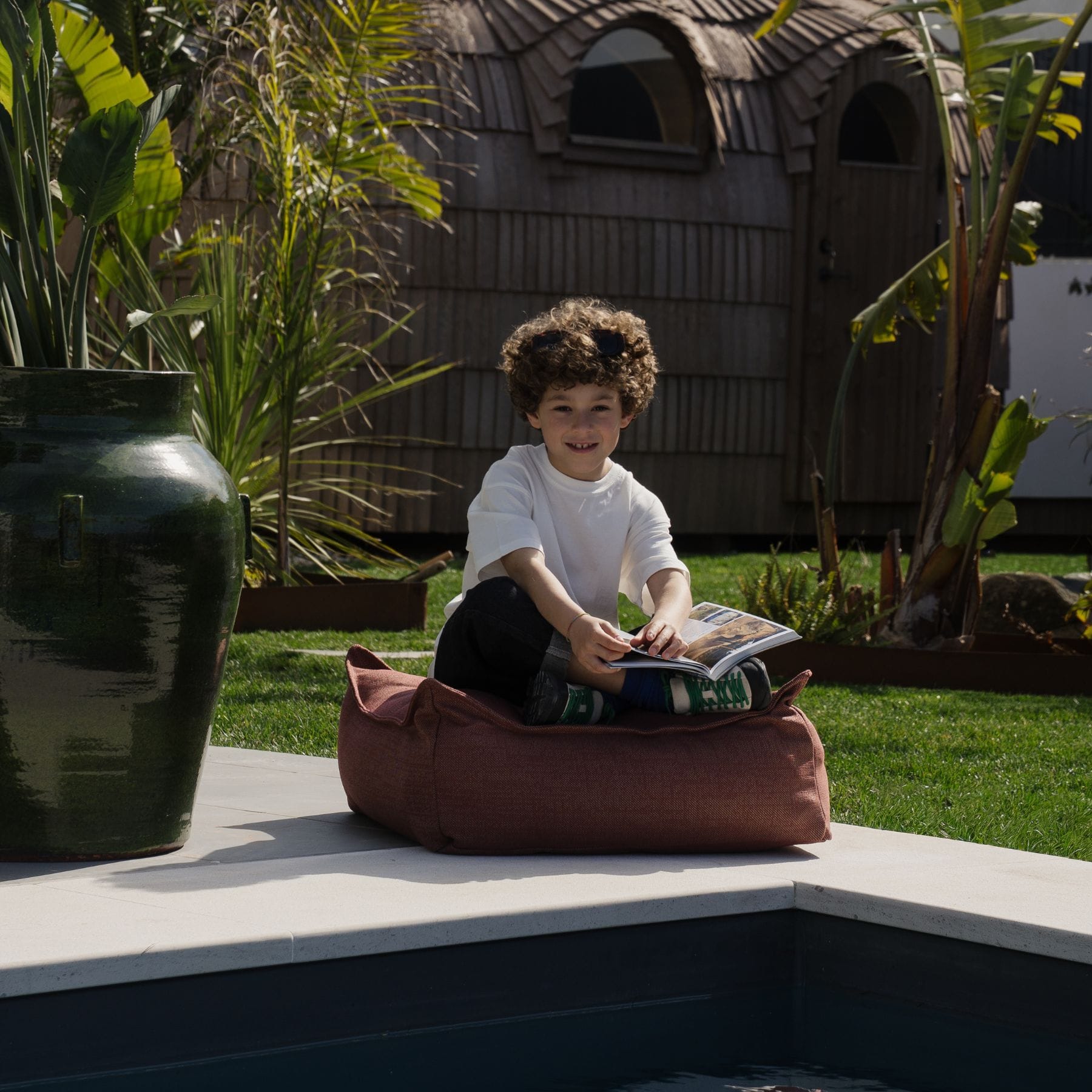 wigiwama Outdoor Ottoman - Sitzkissen & Hocker für Kinder | 6 Farben