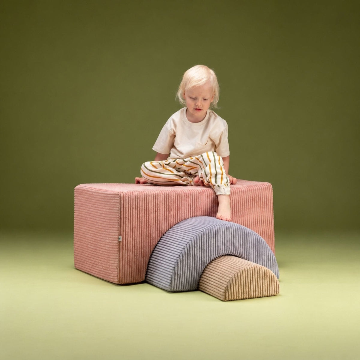 Polstermöbel wigiwama Rainbow Playset aus Cord, Spielset aus Schaumstoff für Kinder