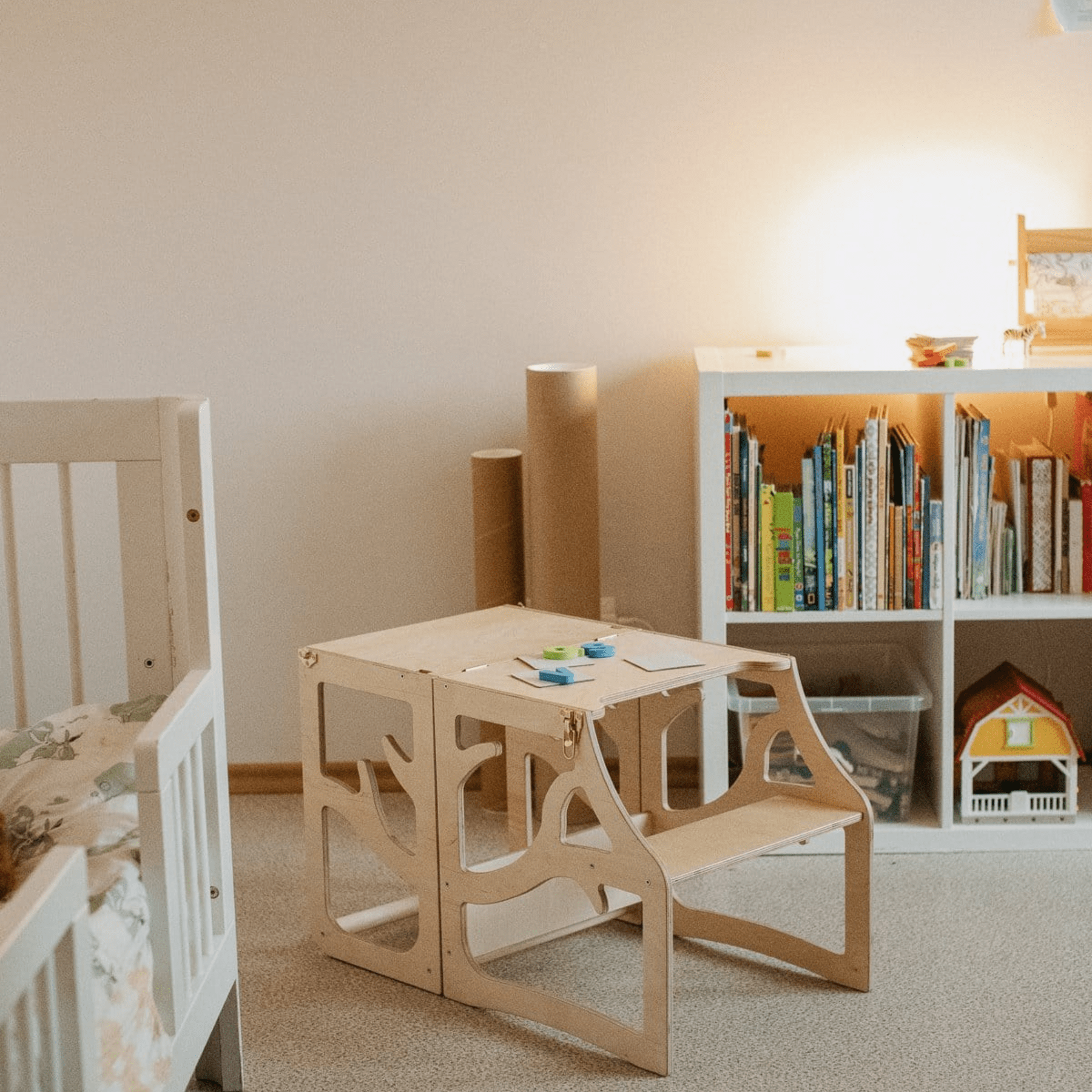 2 in 1 wandelbarer Montessori Lernturm & Schreibtisch - Tree Design - LeoBabys