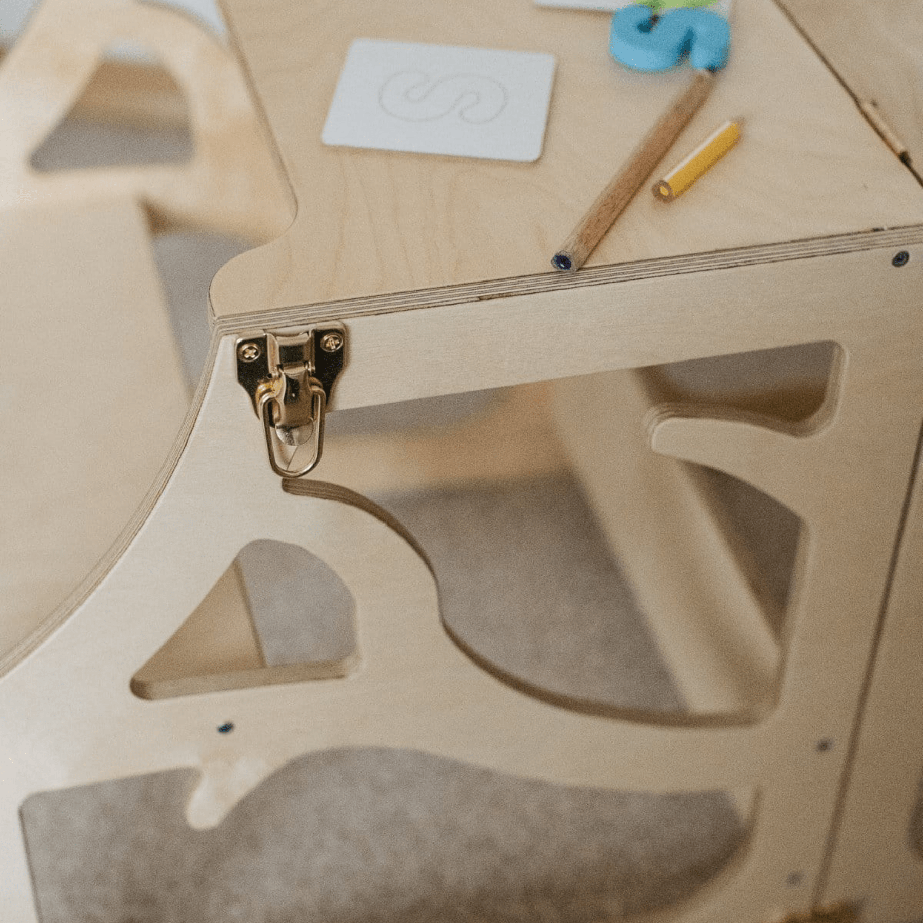 2 in 1 wandelbarer Montessori Lernturm & Schreibtisch - Tree Design - LeoBabys