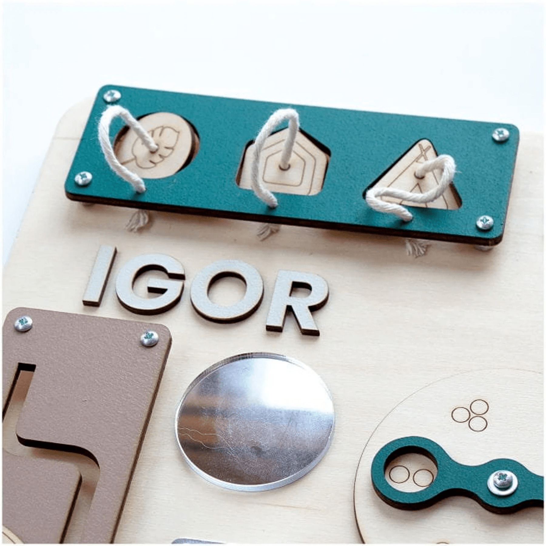 Activity Board Busyboard mit Name - LeoBabys