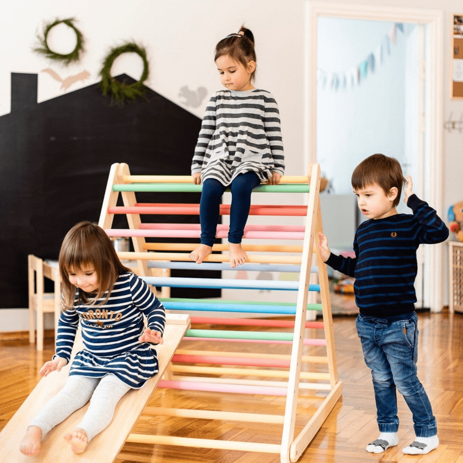 Kletterdreieck Pikler Dreieck mit Rutsche - LeoBabys