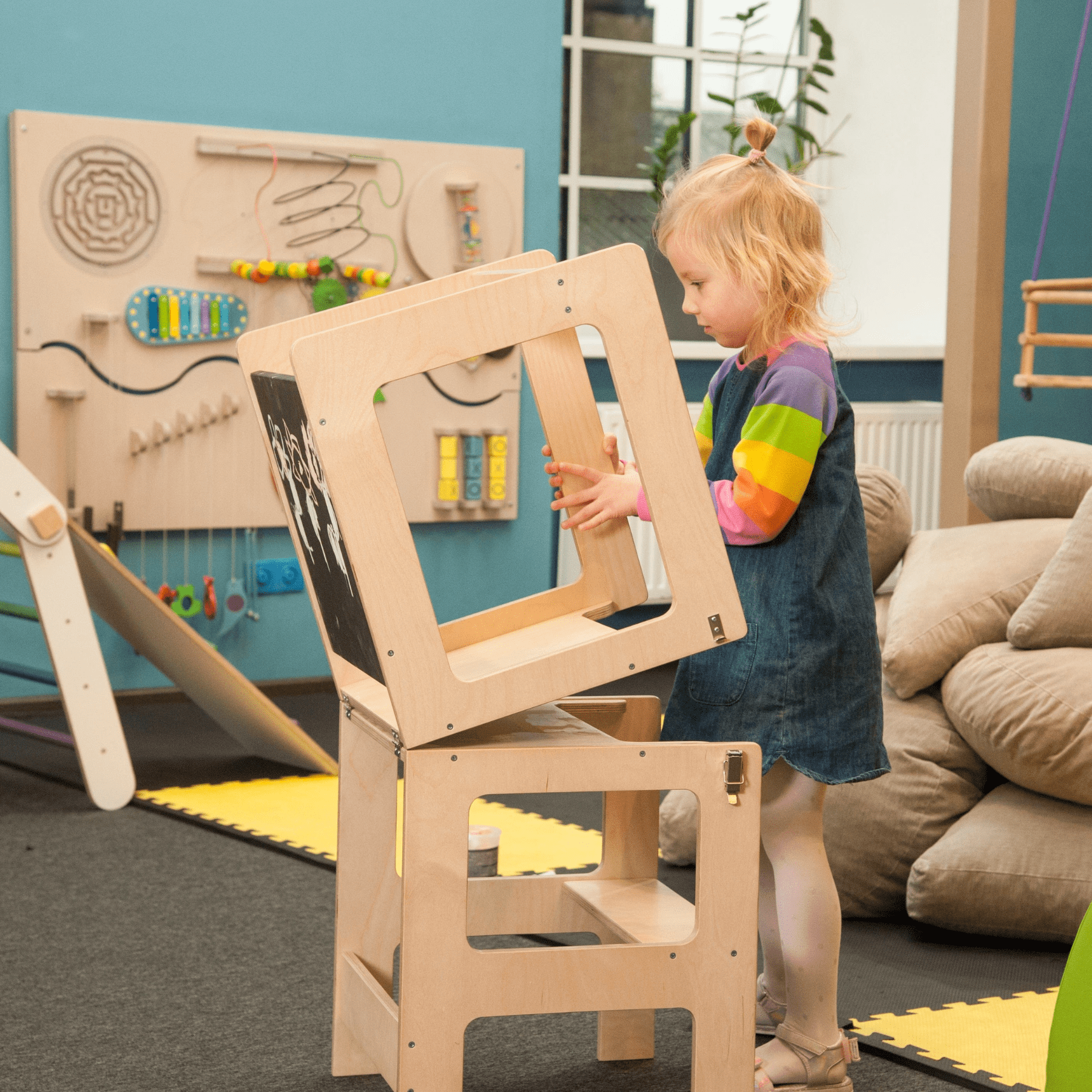 Lernturm Learning Tower Wandelbar mit Tafel - LeoBabys