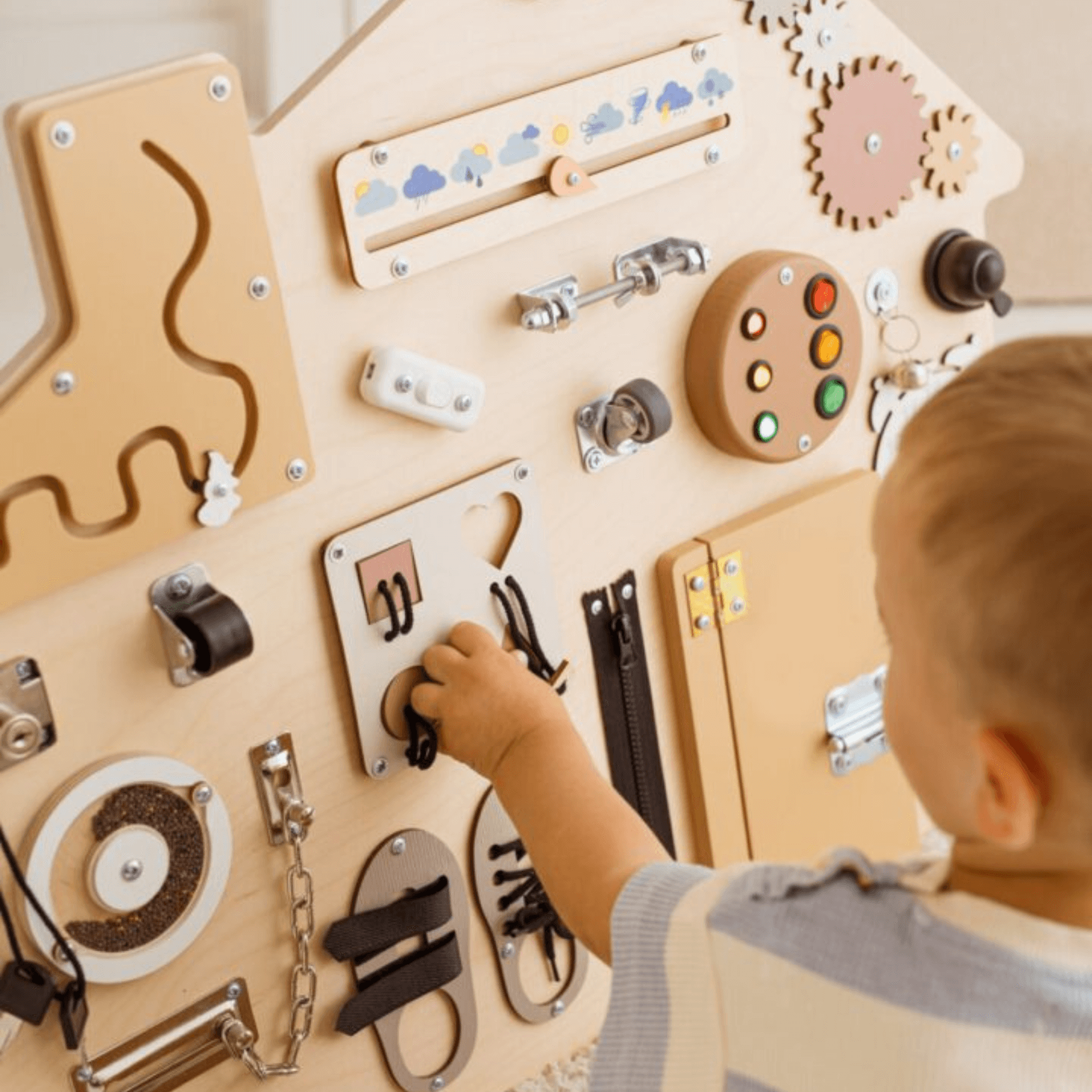 Busy Board XL „Boho Haus“ – Montessori Wandtafel