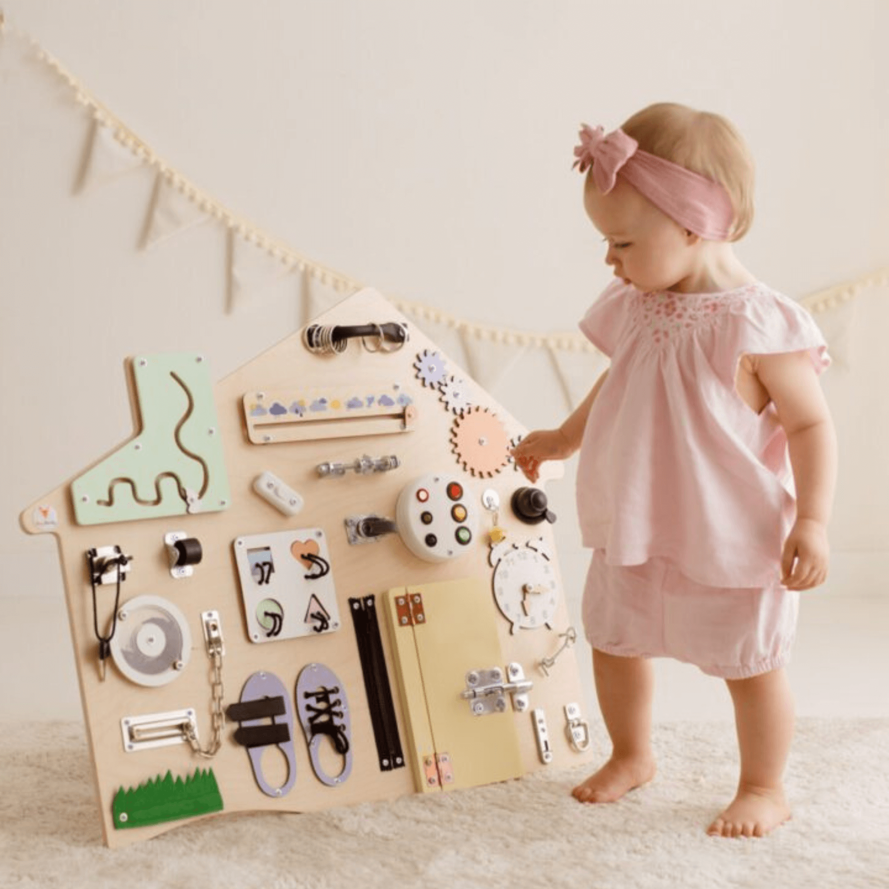 Busy Board XL „Haus PASTEL“ – Montessori Wandtafel