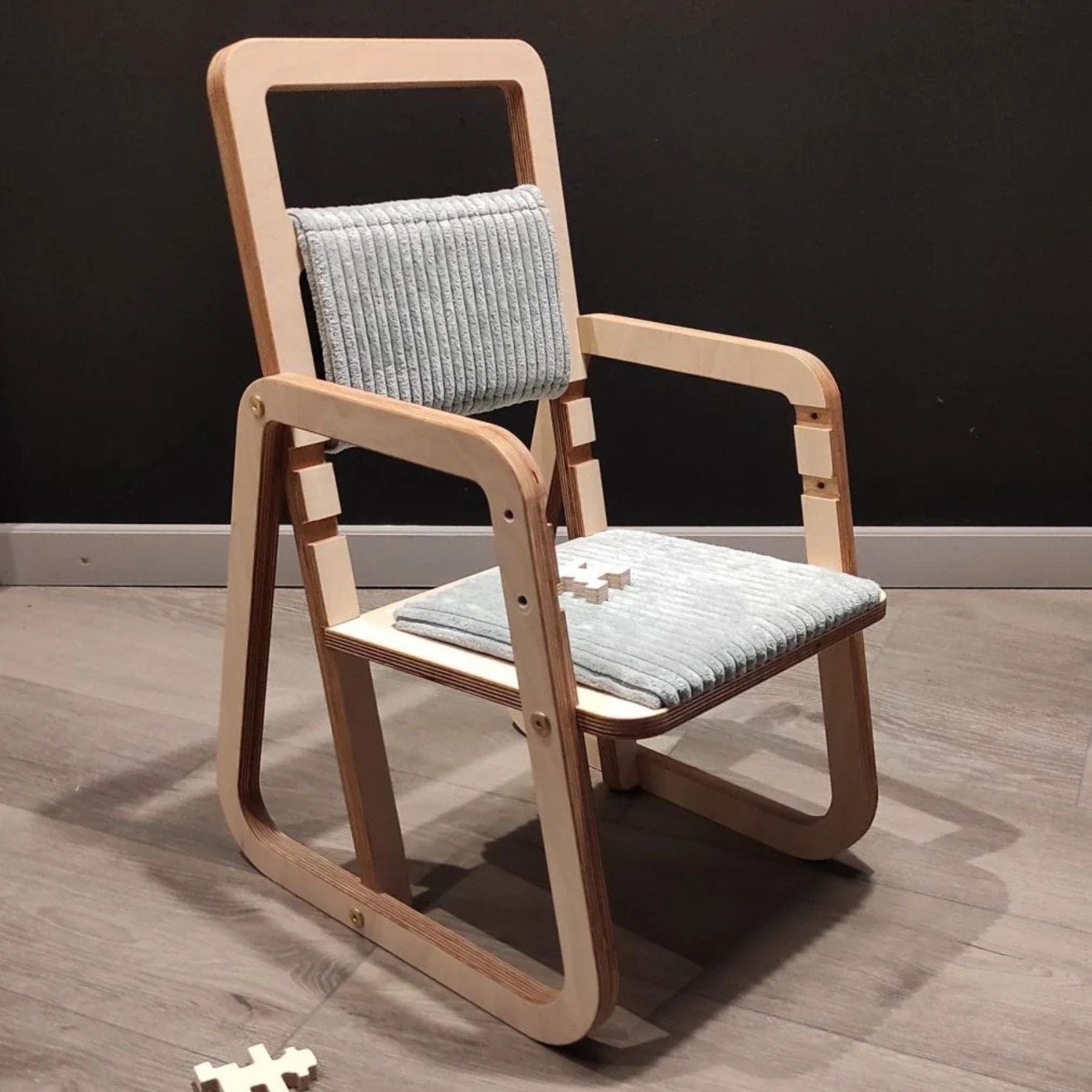 Höhenverstellbarer und mitwachsender Kinder Schreibtischstuhl Jules