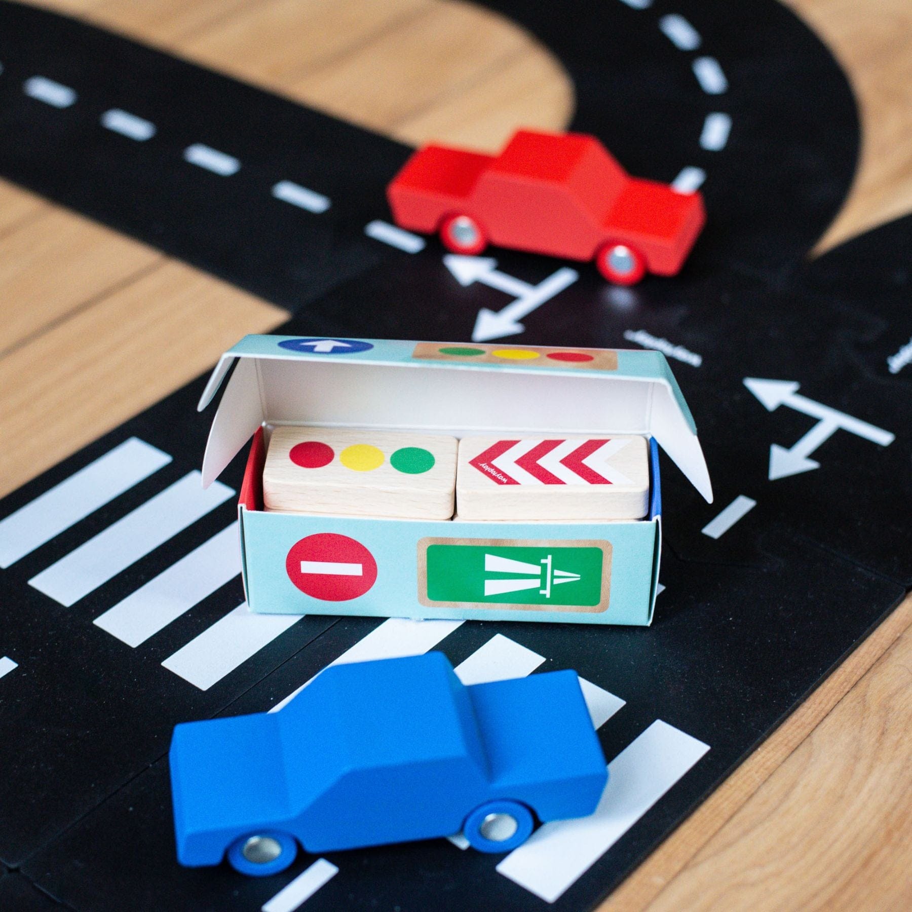 Holz- Verkehrsschilder für Spielstrassen Traffic Signs | waytoplay - LeoBabys