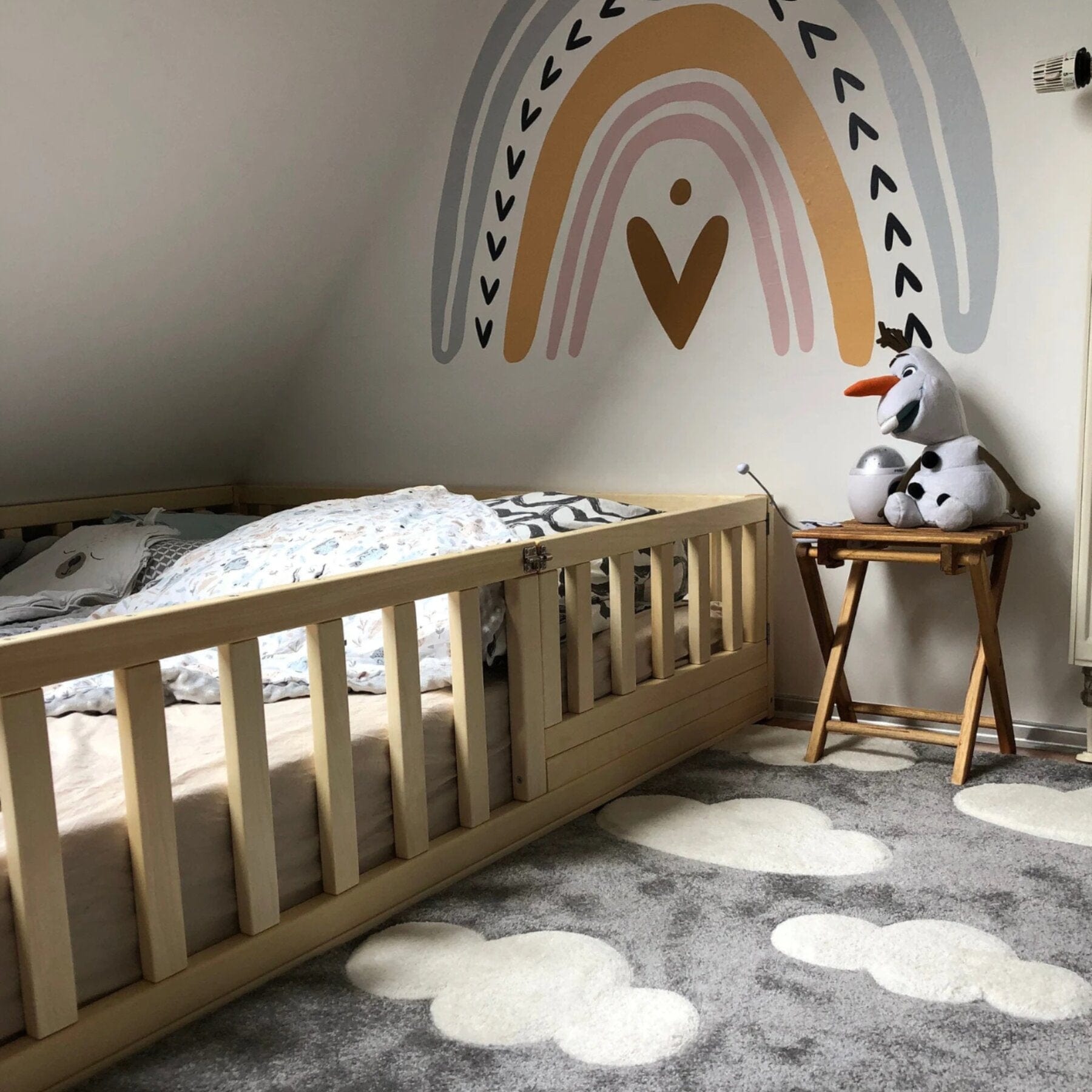 Kinderbett Babybett Gitterbett Bodenbett Tür - LeoBabys