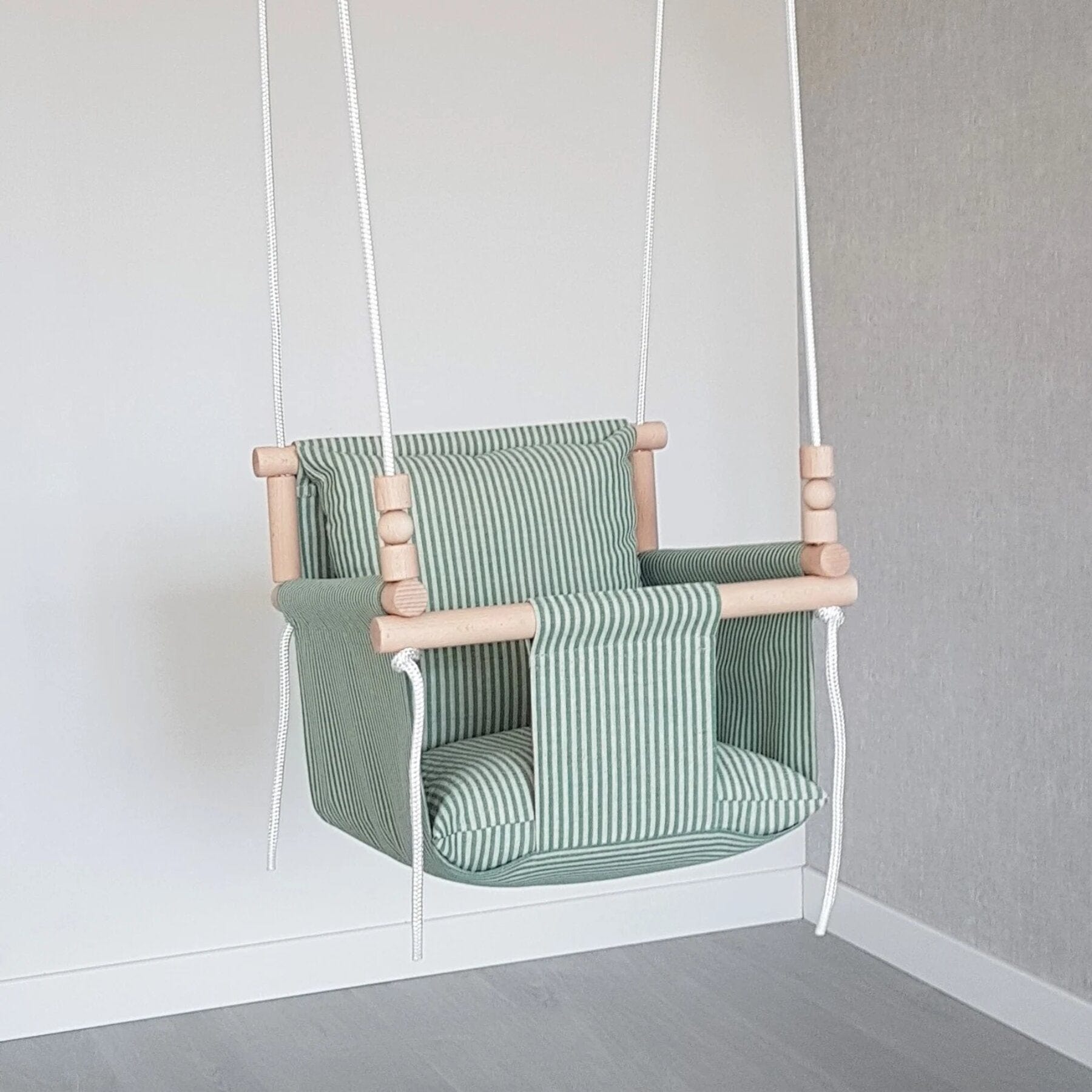 Babyschaukel mit hoher Rückenlehne Leinen Grün-Gestreift - LeoBabys